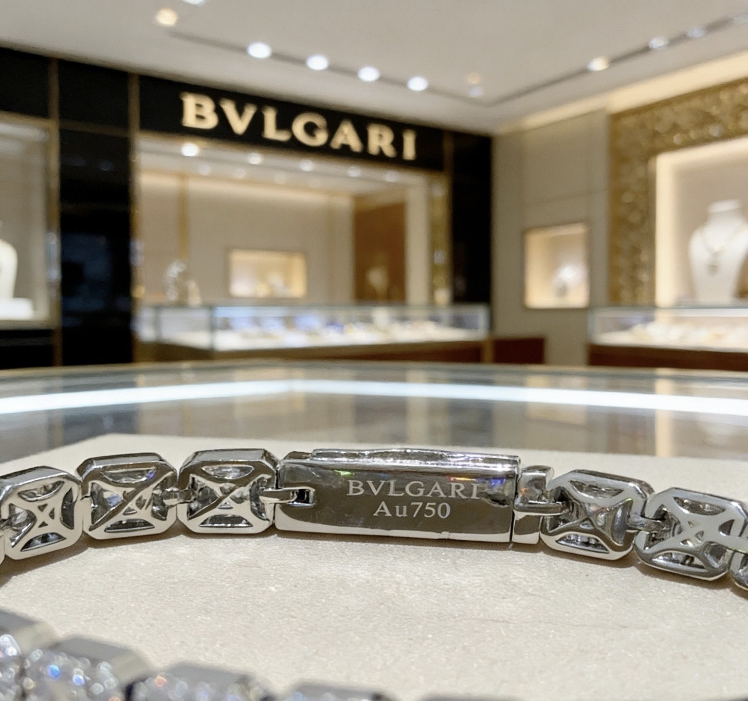 Bvlgari 满钻镶嵌宝格丽手链V金材质 BVLGARI宝格丽 DIVAS‘ DREAM 系列 品相完美