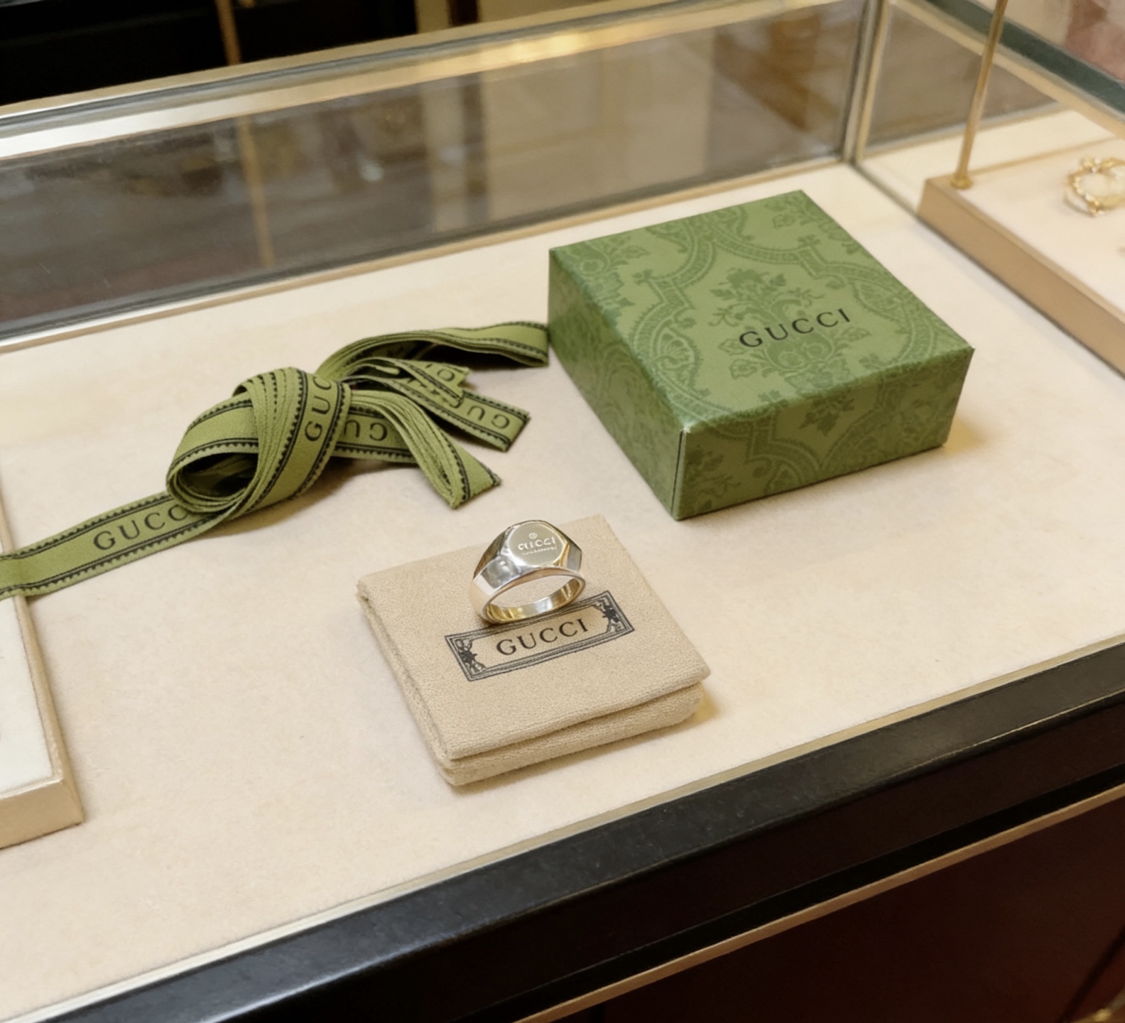 Gucci 𝐆𝐮𝐜𝐜𝐢古驰戒指最新款款式档次更高 Anger Forest系列双G纯手工制作工艺 古驰戒指