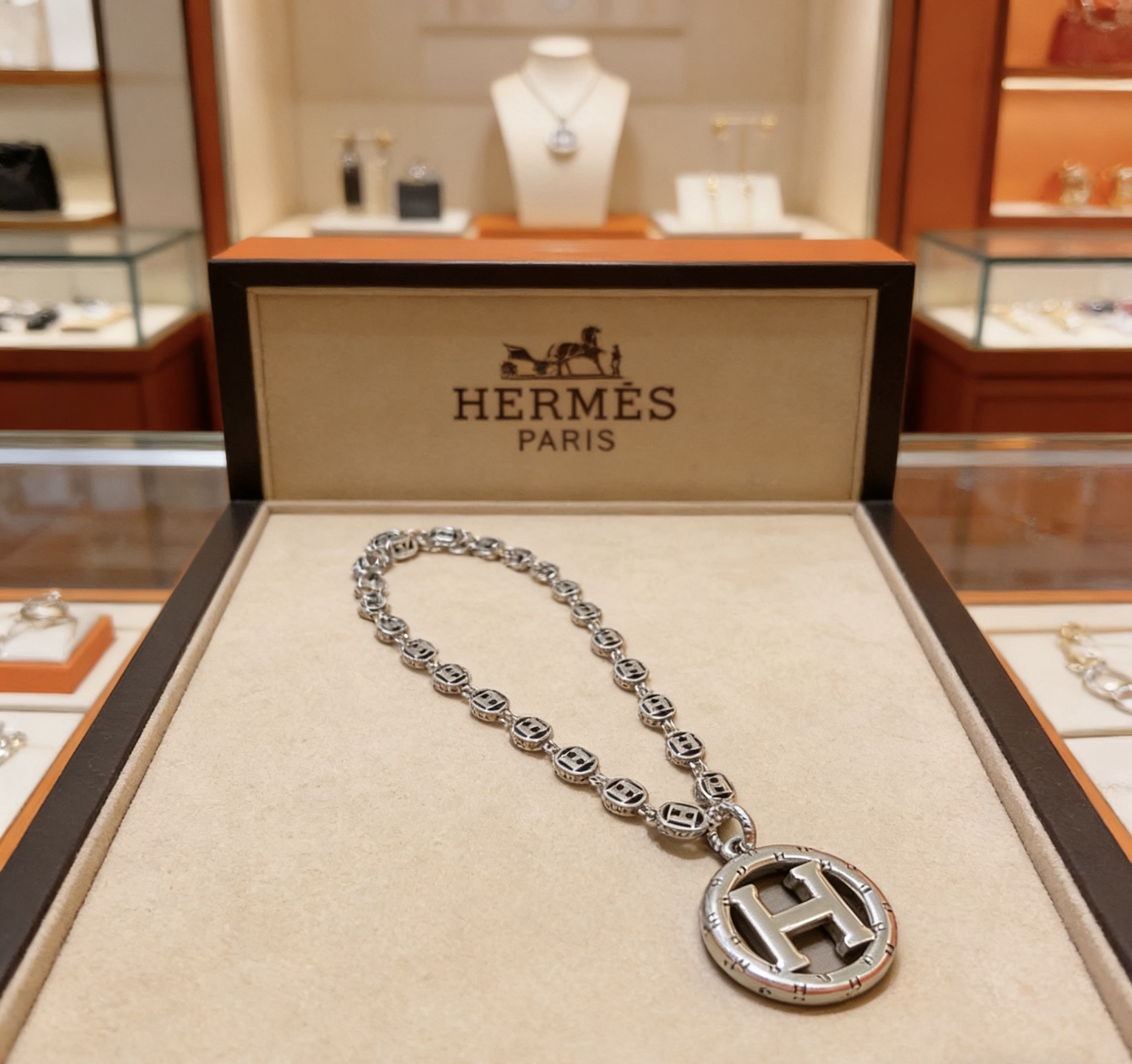 Hermès 爱马仕项链 H圆盘系列首饰 进口定制.高端链条 搭配 新品 简单 火 设计独特 前卫 男女 款