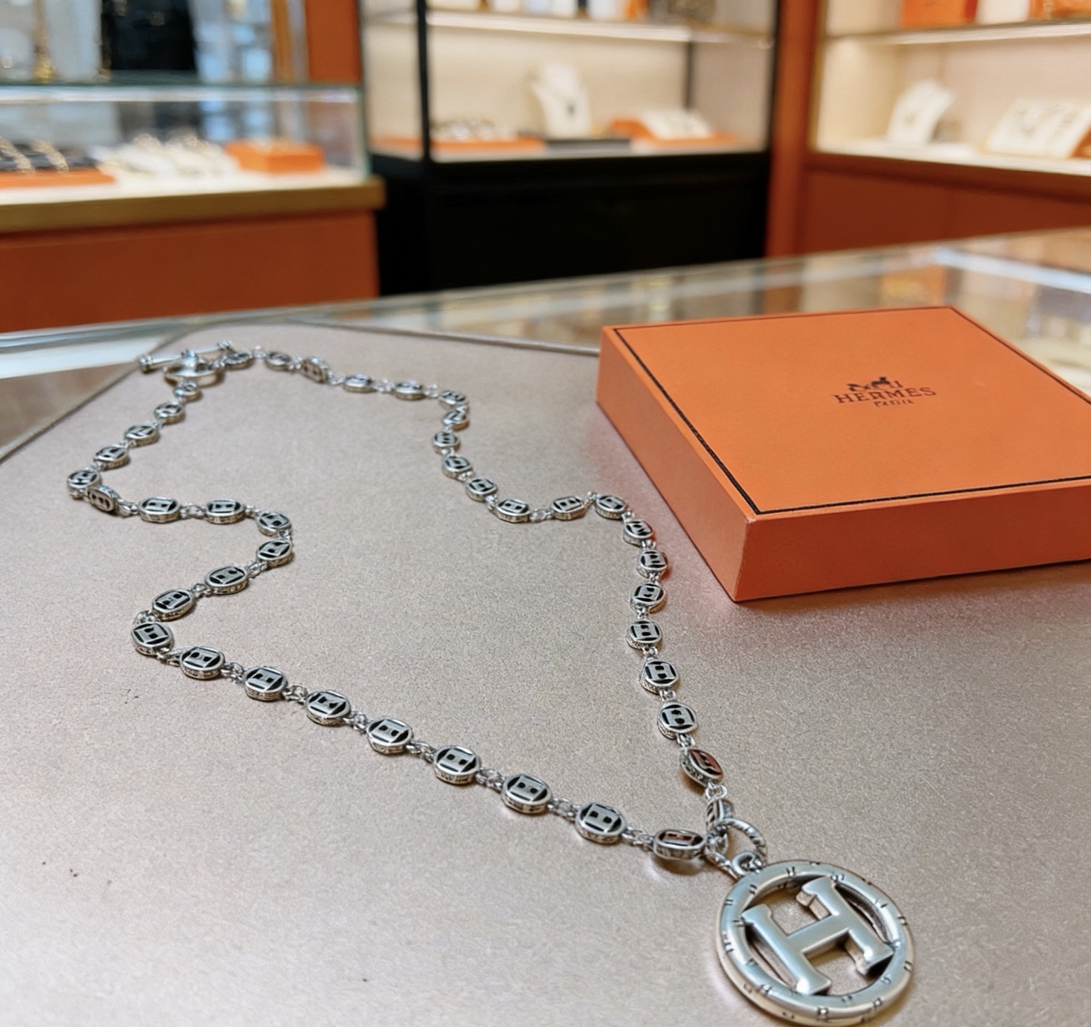 Hermès 爱马仕项链 H圆盘系列首饰 进口定制.高端链条 搭配 新品 简单 火 设计独特 前卫 男女 款