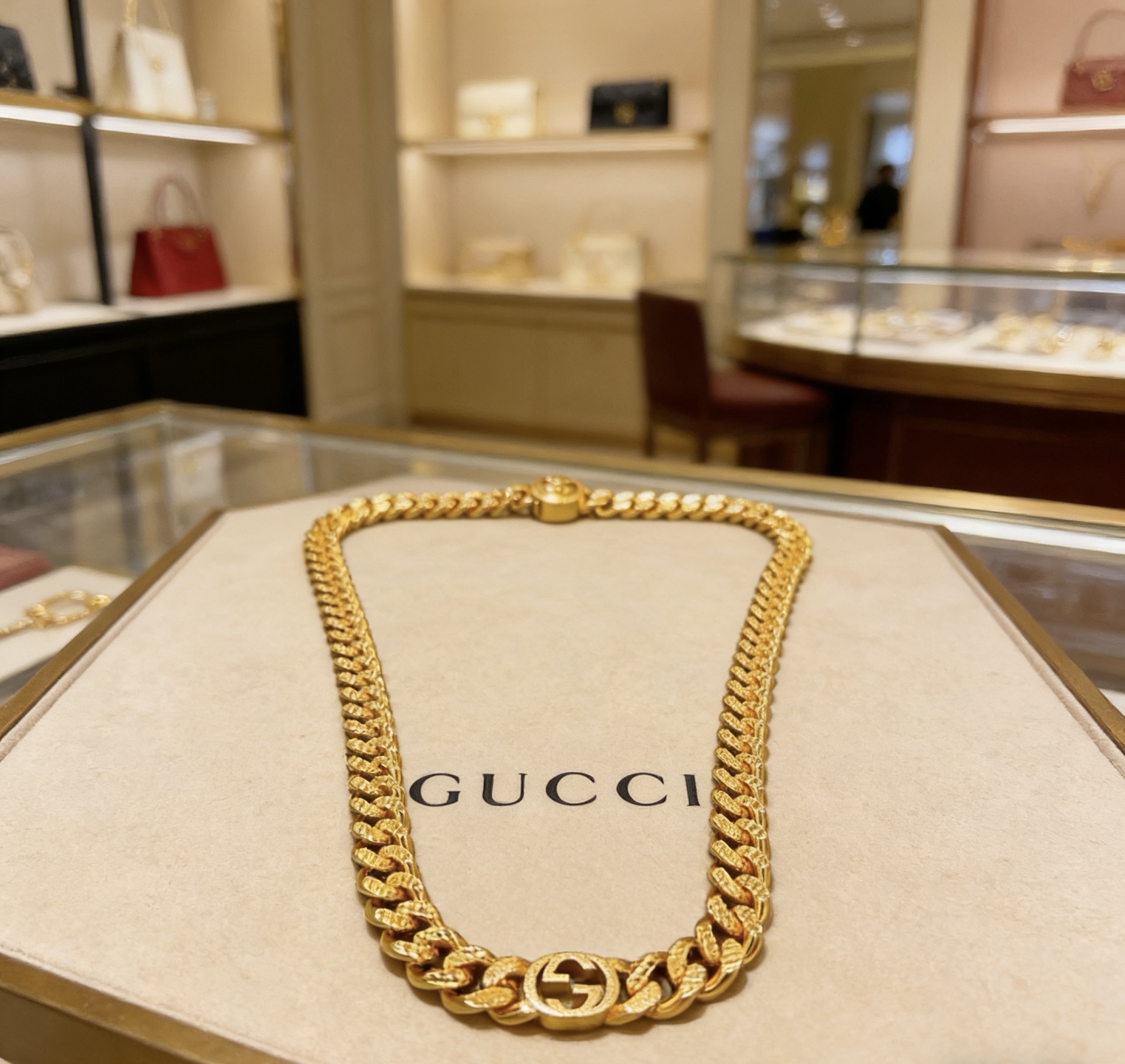 Gucci 古驰套装新品发布 不爆不发 抖音带货 首选 𝐆𝐮𝐜𝐜𝐢古驰项链最新款链条档次更高 Anger Forest系列双g古驰新品艺术风格 项链