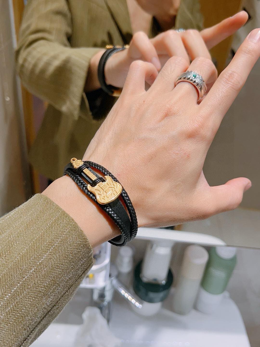 Gucci 新品发售 ‍⬛𝐆𝐮𝐜𝐜𝐢古驰手绳手环最新款纯手工头层牛皮材质档次更高 Anger Forest系列双G 款系列 银手链手绳