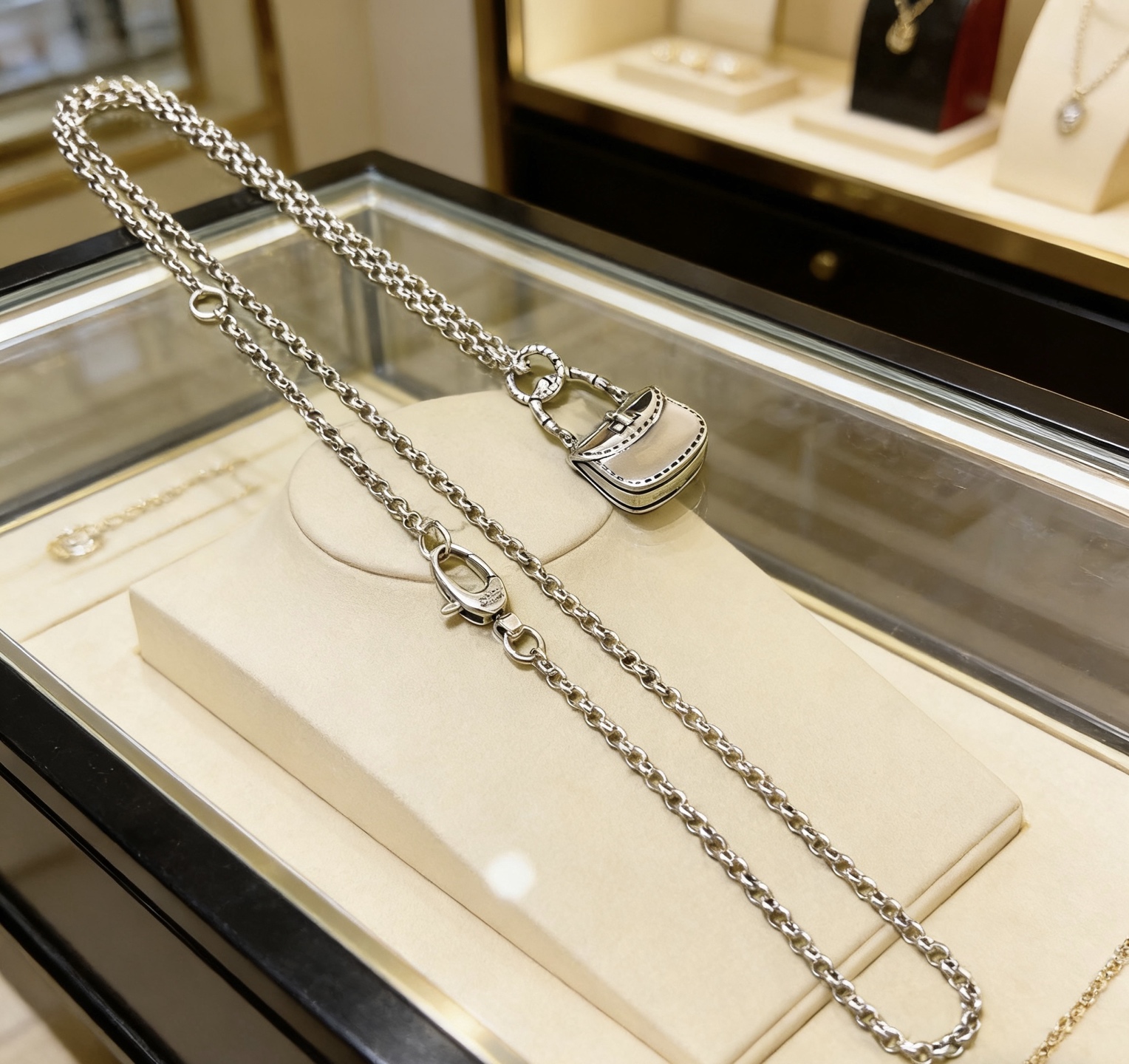 Gucci 不爆不发 小红书抖音带货平台推广首选 𝐆𝐮𝐜𝐜𝐢古驰项链最新款链条档次更高 Anger Forest系列双g设计理念 项链