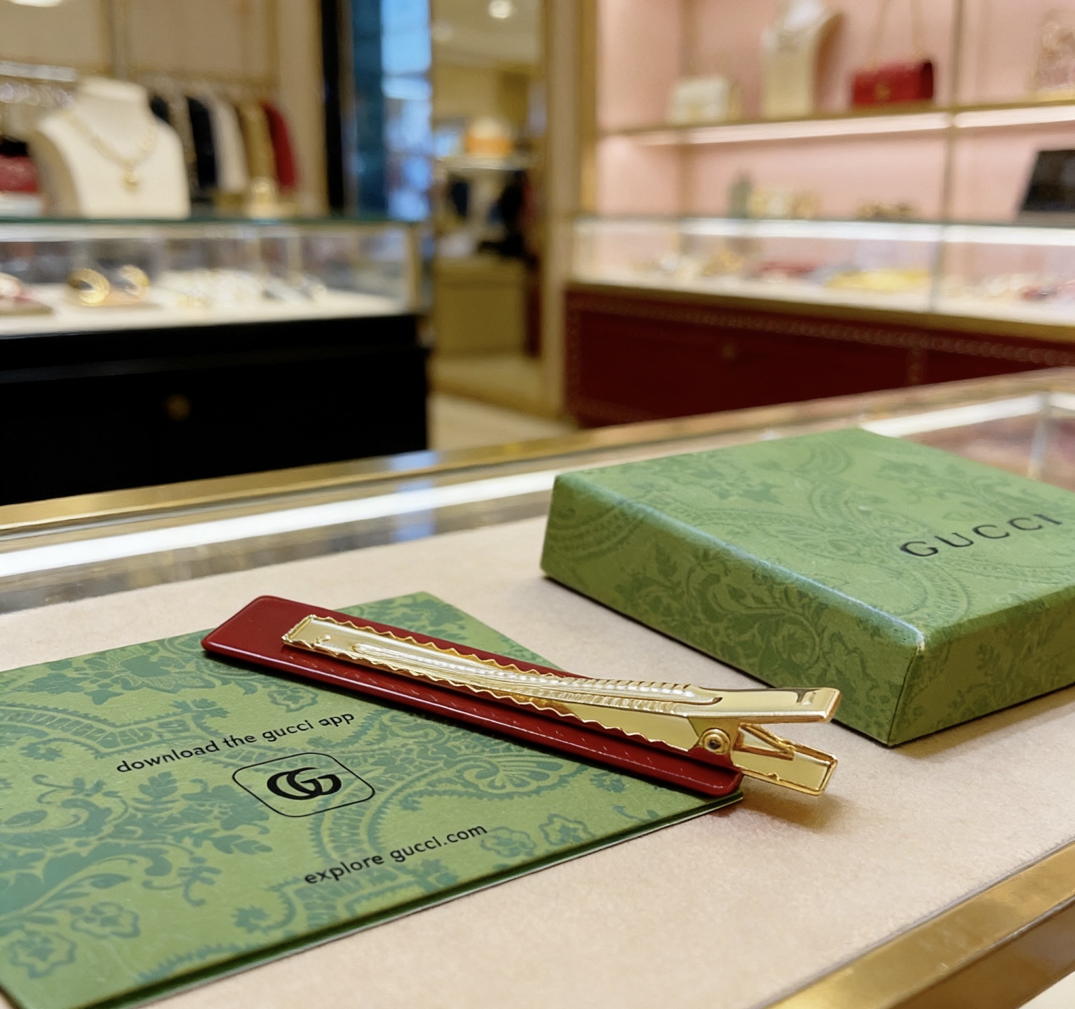 Gucci 古驰发夹GUCCi亚克力字母发夹