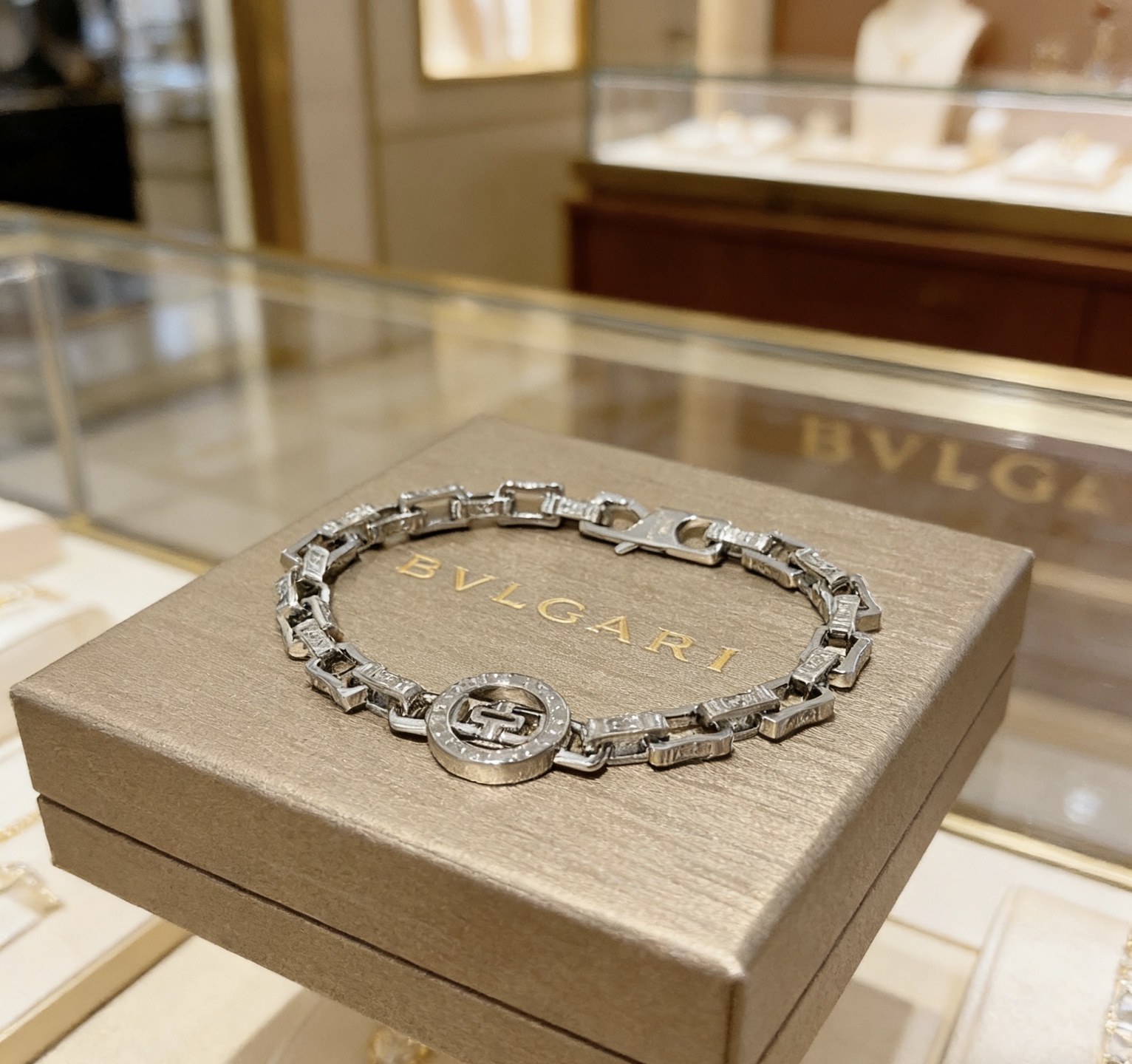 Bvlgari 宝格丽手链V金材质 BVLGARI宝格丽 DIVAS‘ DREAM 系列 品相完美