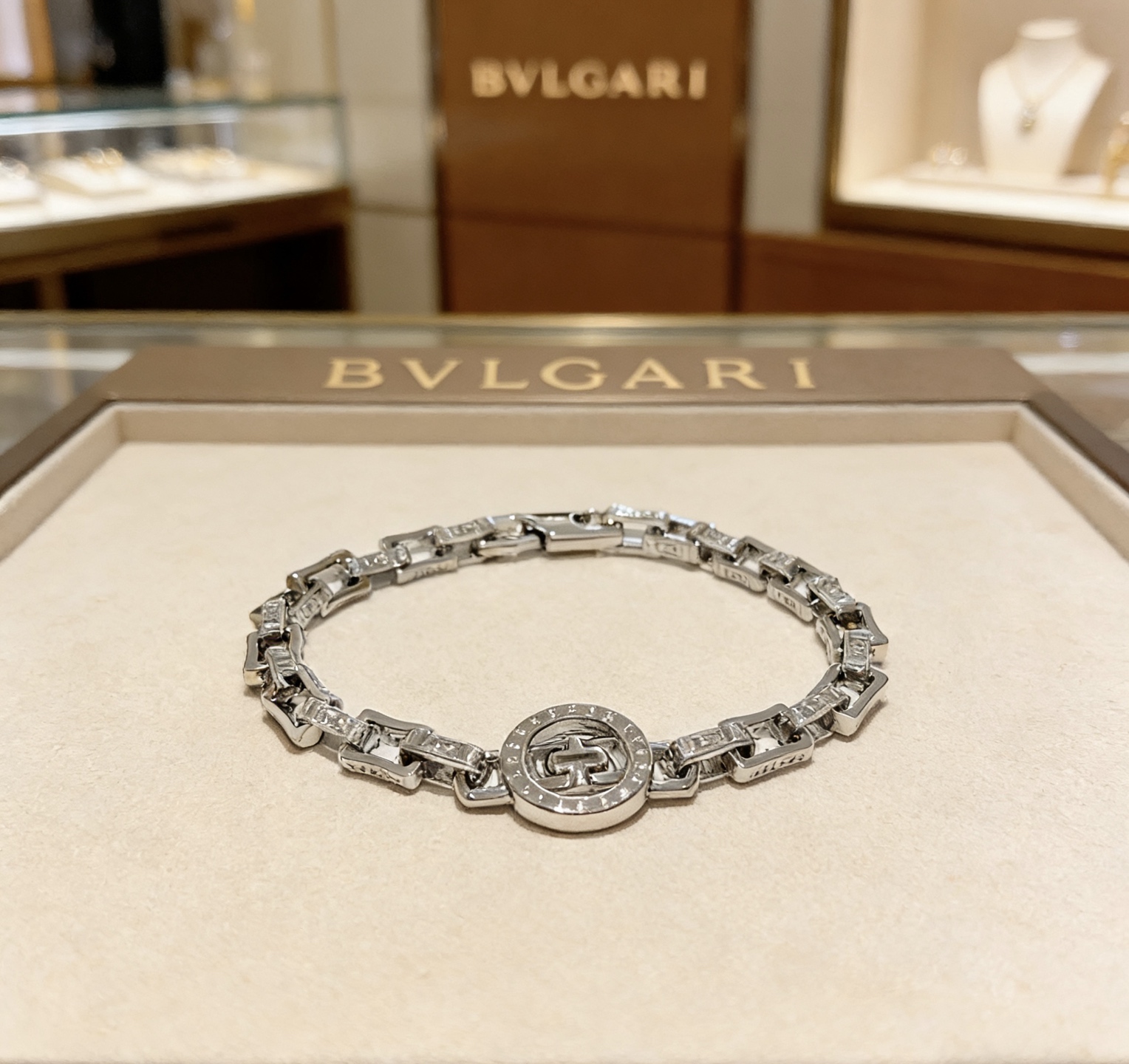 Bvlgari 宝格丽手链V金材质 BVLGARI宝格丽 DIVAS‘ DREAM 系列 品相完美