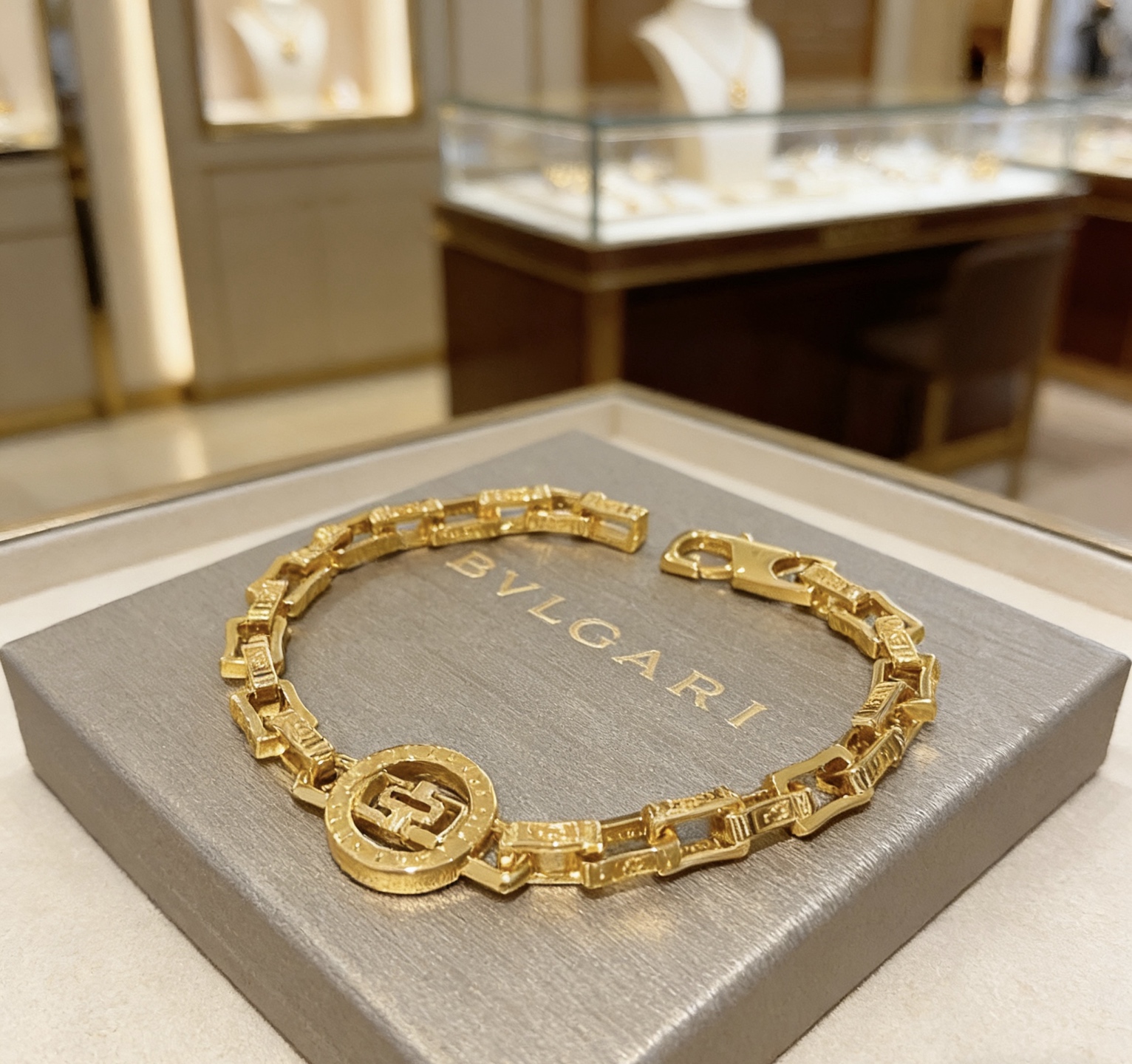 Bvlgari 宝格丽手链V金材质 BVLGARI宝格丽 DIVAS‘ DREAM 系列 品相完美