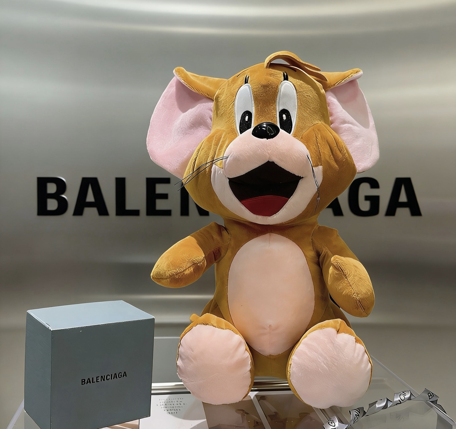 Balenciaga 来袭 巴黎世家官网首发新品猫和老鼠玩偶独家高品质发售 出口法国订单新品发布 巴黎世家一款杰瑞公仔
