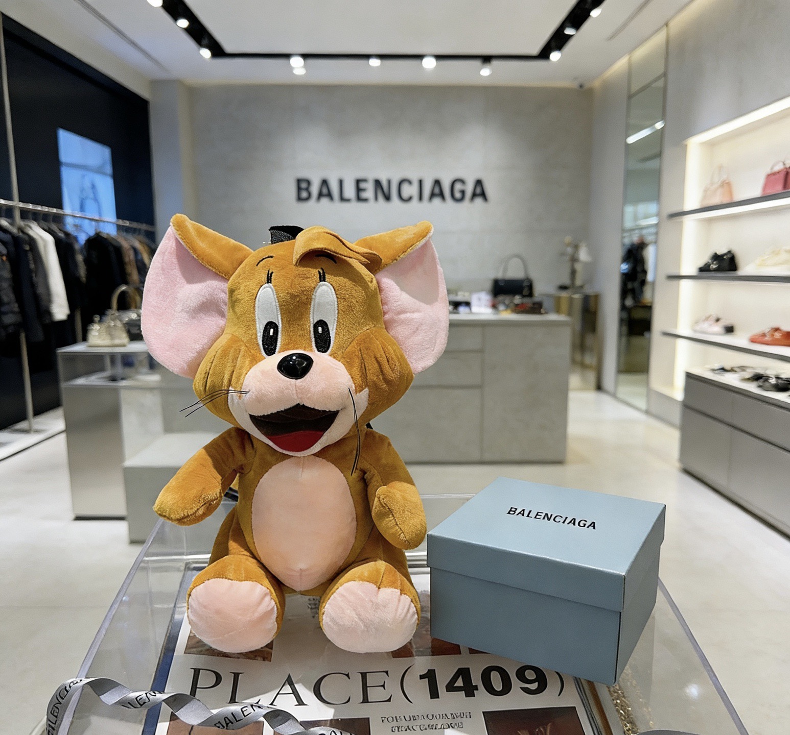 Balenciaga 来袭 巴黎世家官网首发新品猫和老鼠玩偶独家高品质发售 出口法国订单新品发布 巴黎世家一款杰瑞公仔