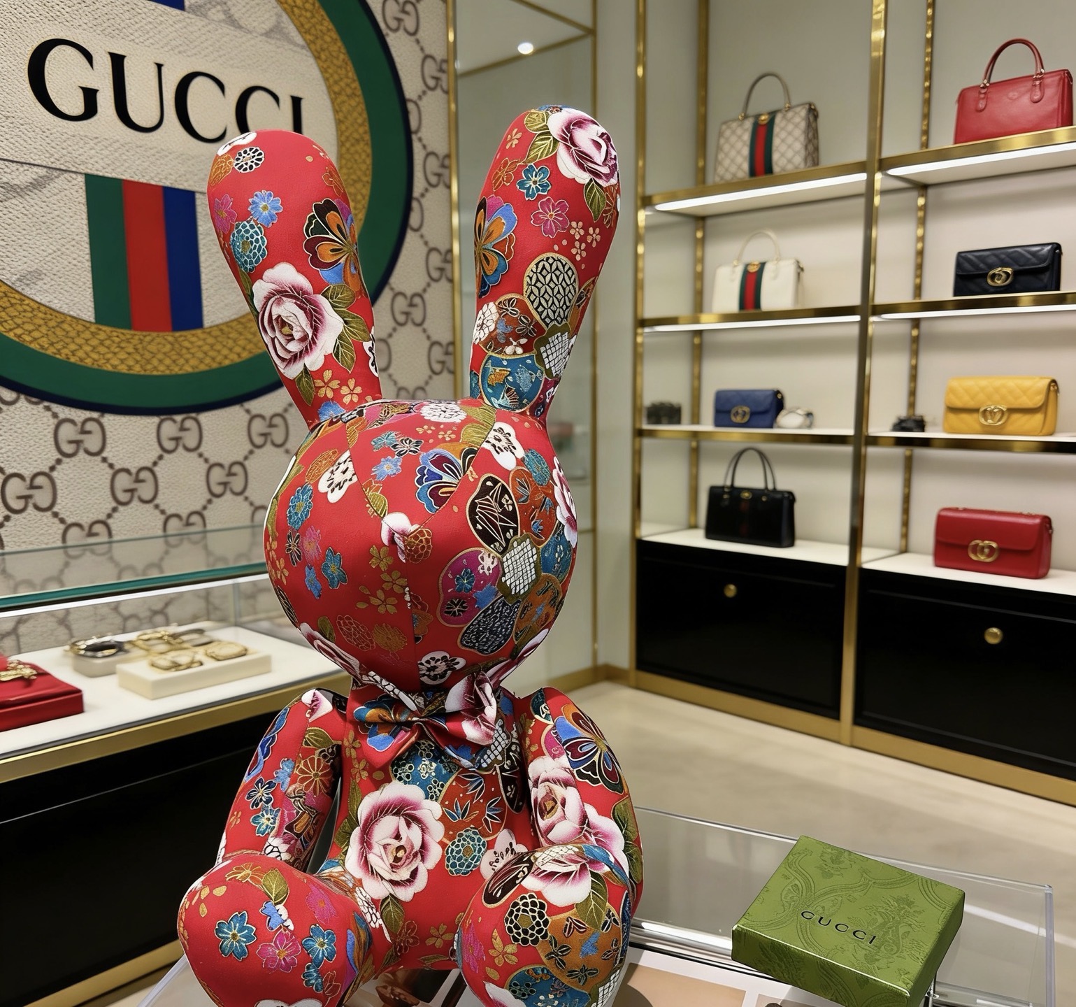 Gucci 来袭 古驰官网首发新品小兔兔玩偶独家高品质发售 出口法国订单新品发布 古驰的的一款小兔兔公仔