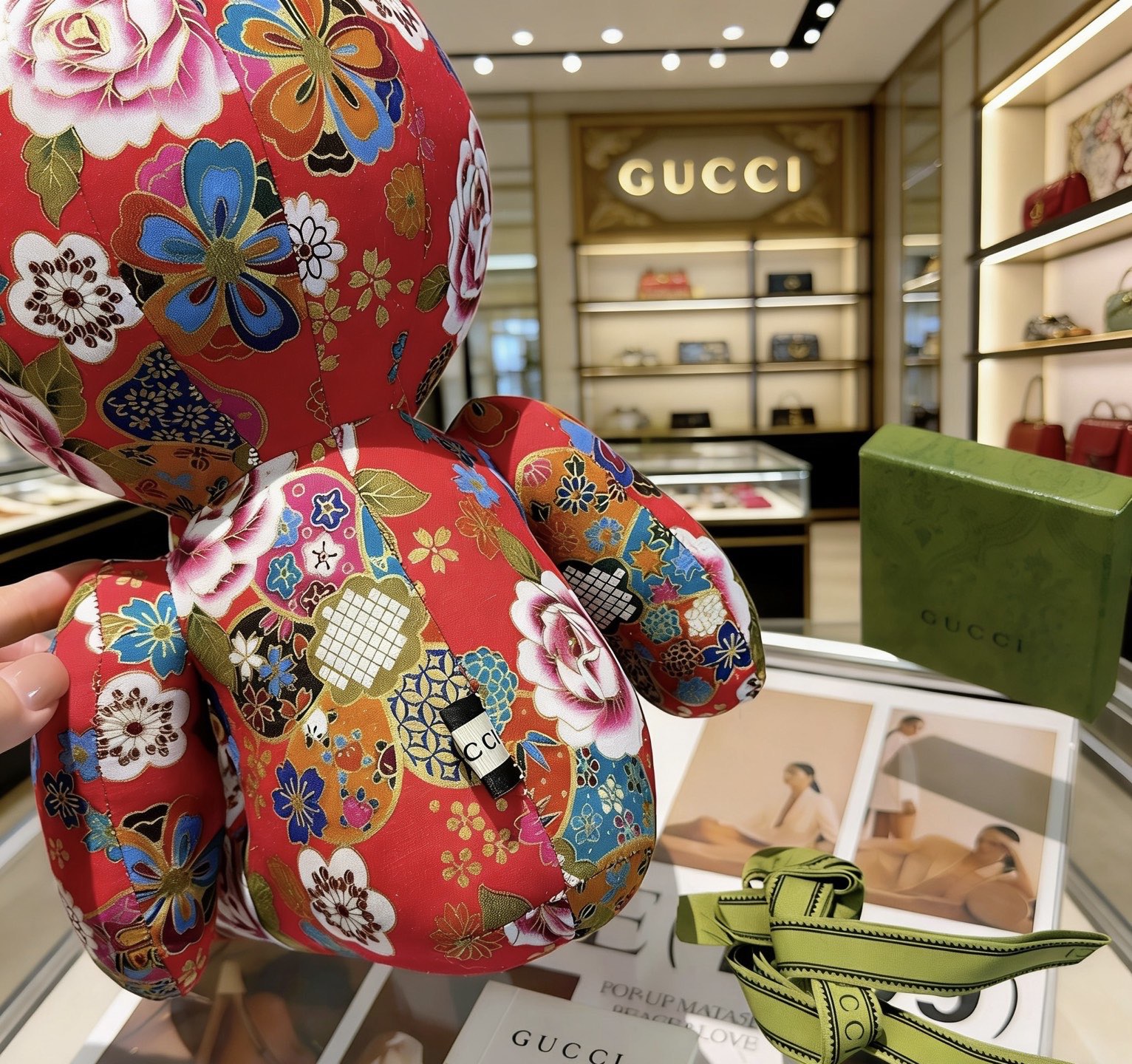 Gucci 来袭 古驰官网首发新品小兔兔玩偶独家高品质发售 出口法国订单新品发布 古驰的的一款小兔兔公仔