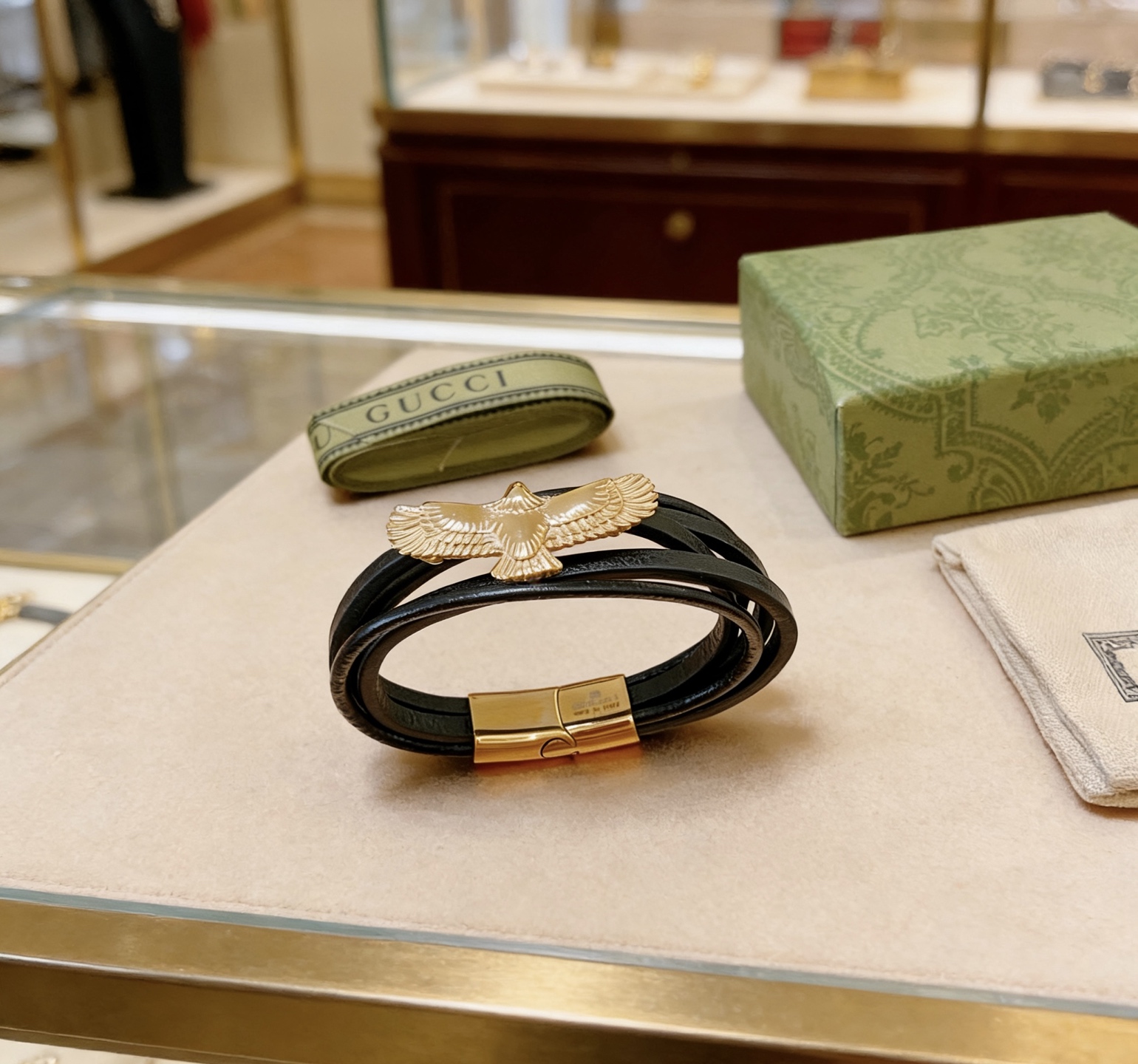 Gucci 𝐆𝐮𝐜𝐜𝐢古驰手绳手环最新款纯手工头层牛皮材质档次更高 Anger Forest系列双G 款系列 银手链 注意细节带logo