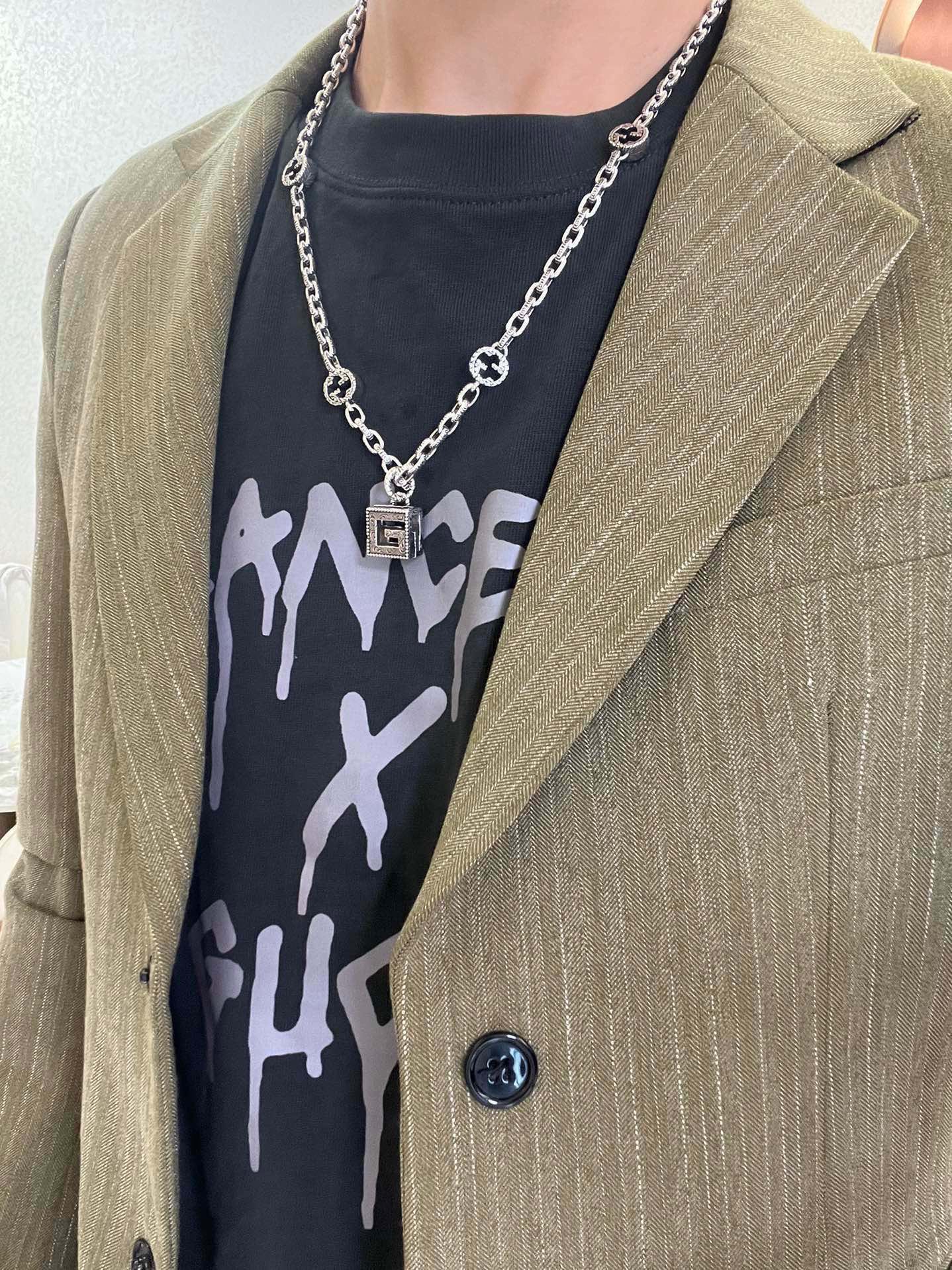 Gucci 不爆不发 抖音带货 首选 𝐆𝐮𝐜𝐜𝐢古驰项链最新款链条档次更高 Anger Forest系列双g设计理念 系列双搭古驰项链