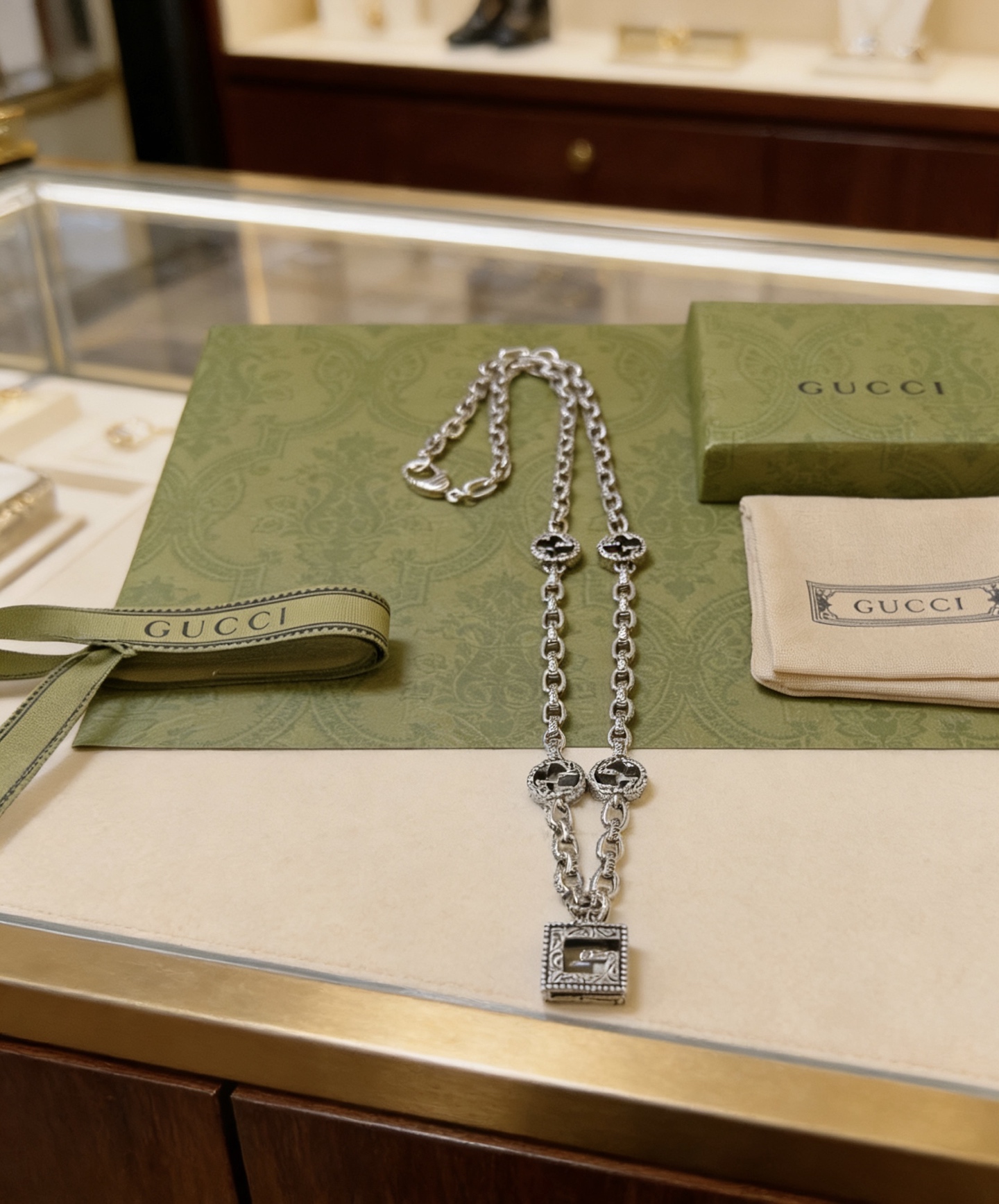Gucci 不爆不发 抖音带货 首选 𝐆𝐮𝐜𝐜𝐢古驰项链最新款链条档次更高 Anger Forest系列双g设计理念 系列双搭古驰项链