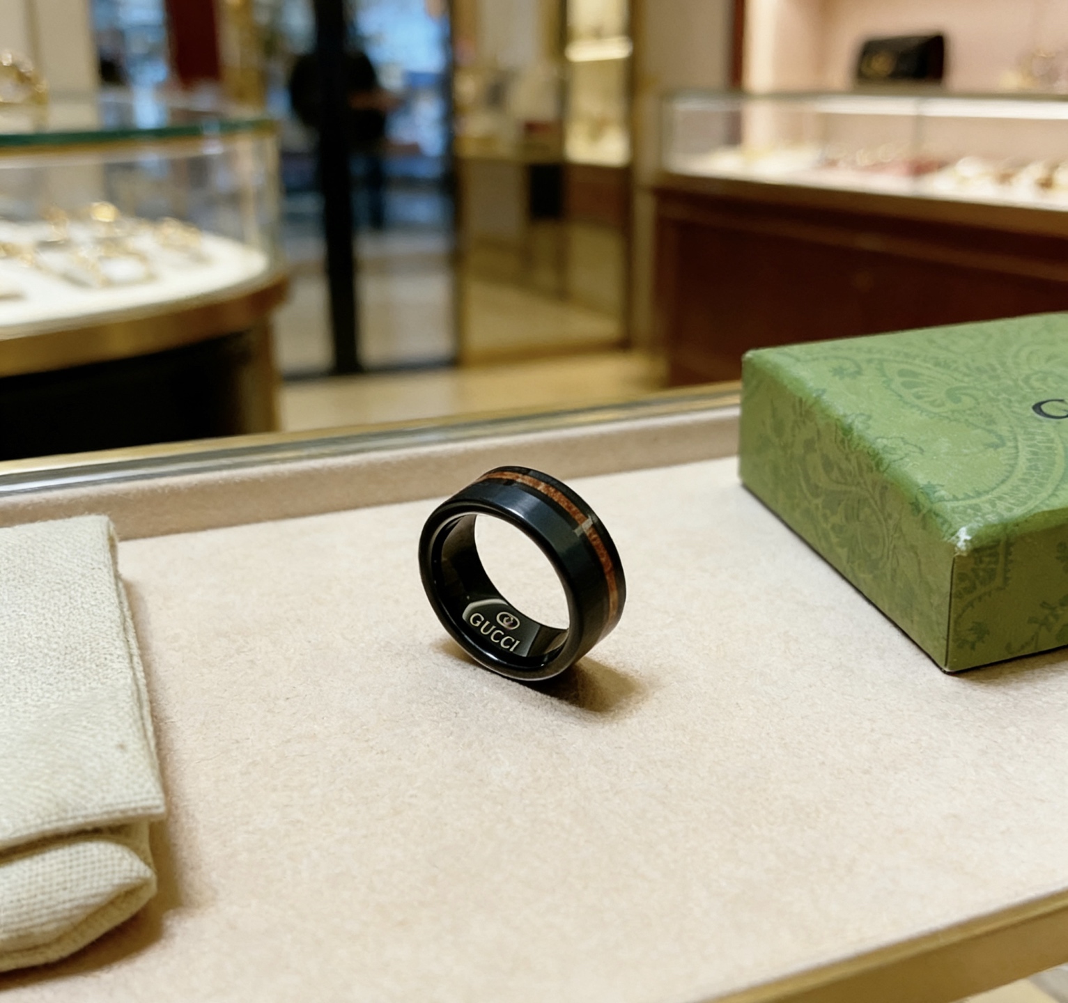 Gucci 𝐆𝐮𝐜𝐜𝐢古驰戒指最新款款式档次更高 Anger Forest系列v金质感沉沉双G纯手工制作工艺 古驰戒指 高端定制 镶嵌贝壳材质