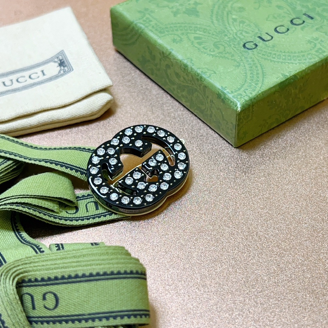 Gucci 古驰发夹GUCCi亚克力字母发夹
