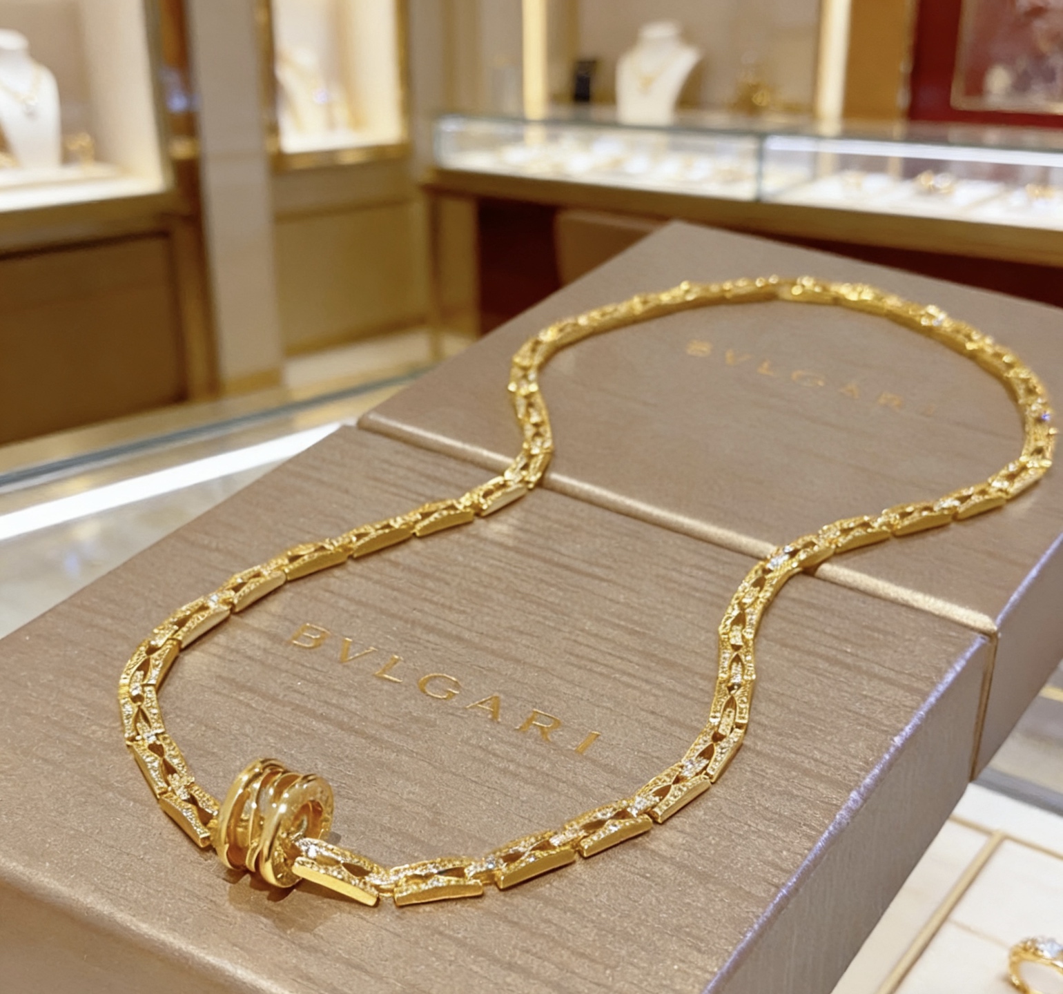 Bvlgari 宝格丽项链V金材质 BVLGARI宝格丽 DIVAS‘ DREAM 系列 品相完美