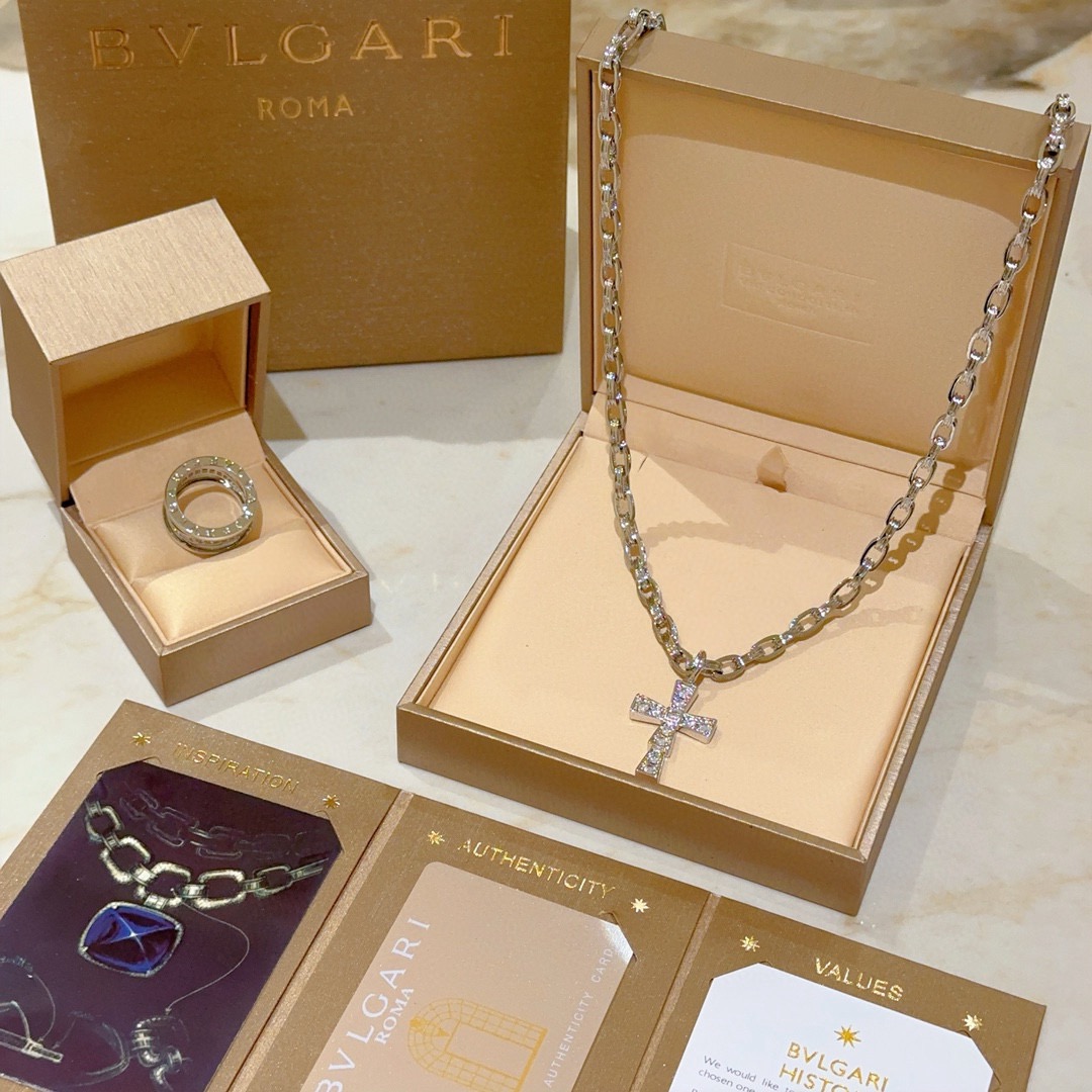 Bvlgari 宝格丽项链V金材质 BVLGARI宝格丽 DIVAS‘ DREAM 系列 品相完美