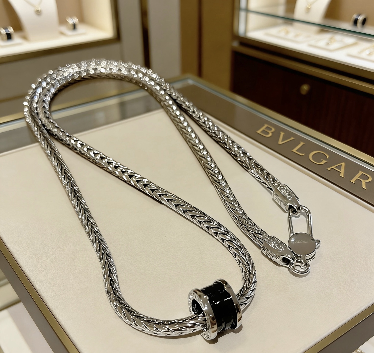 Bvlgari 宝格丽项链V金材质 BVLGARI宝格丽 DIVAS‘ DREAM 系列 品相完美