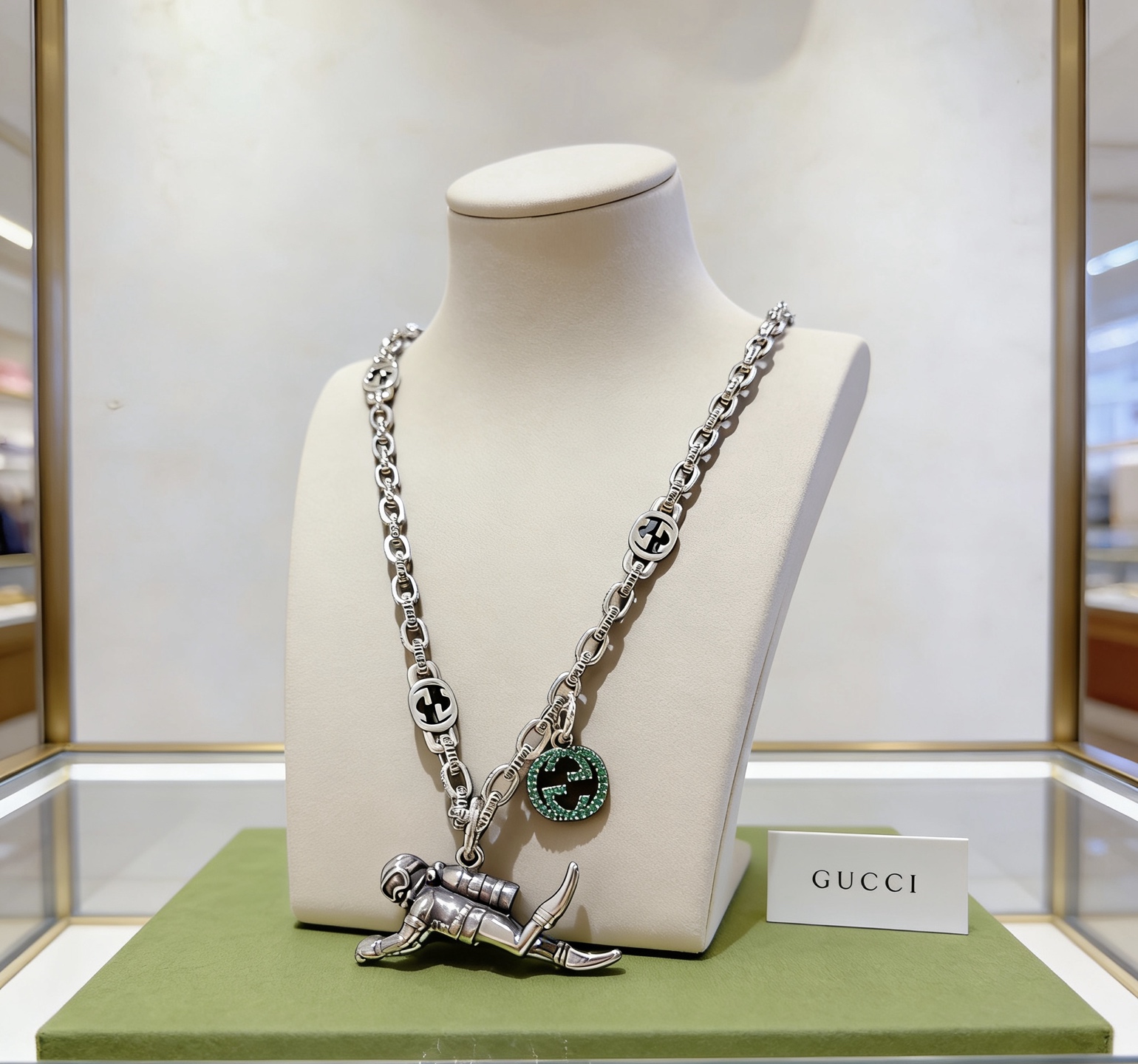 Gucci 新品发布 𝐆𝐮𝐜𝐜𝐢古驰项链最新款链条档次更高 Anger Forest系列双G 款古驰上衣模型 艺术设计理念宫廷 项链系列 文艺项链 服饰瞬间高级感