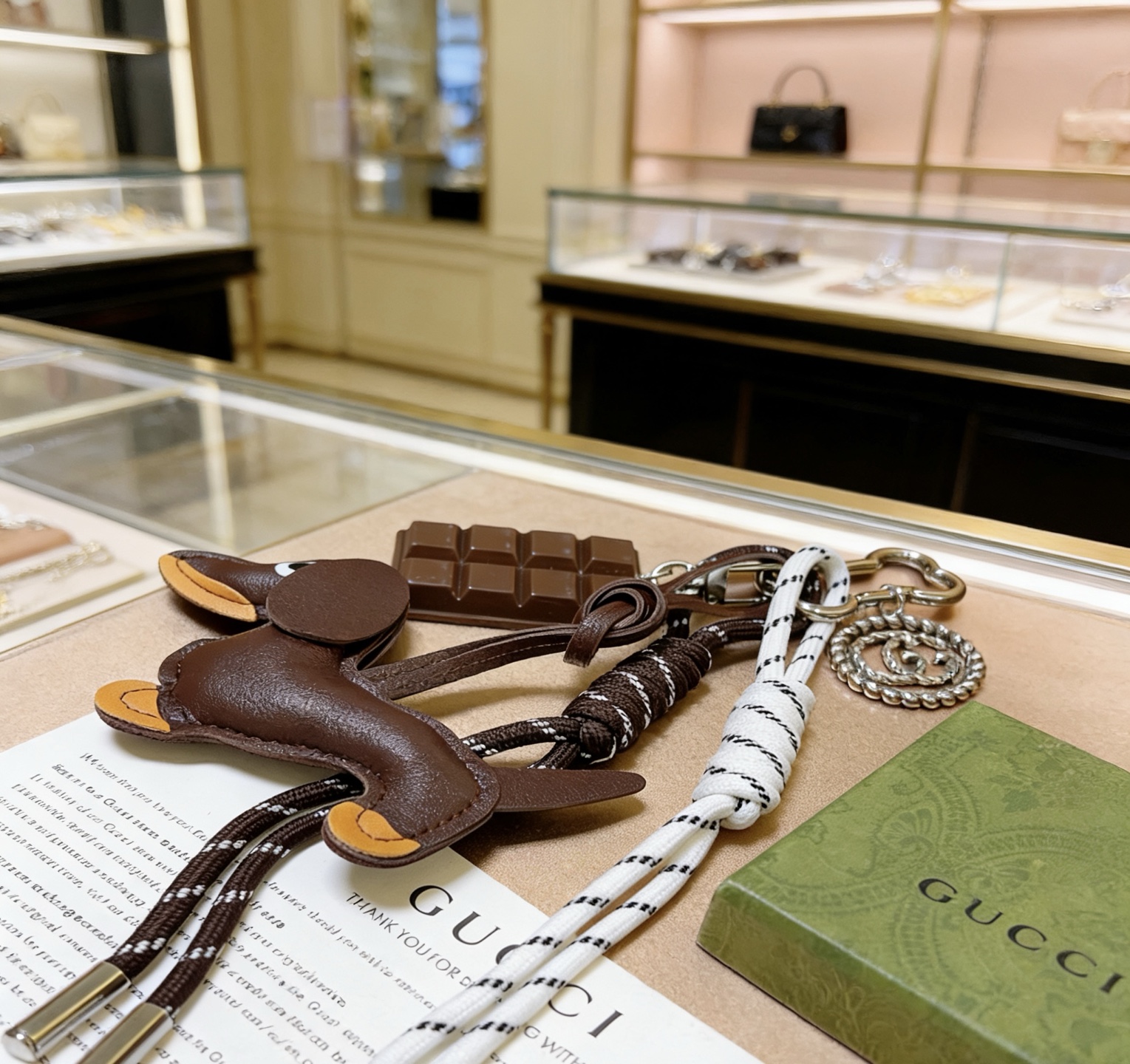 Gucci 新品发布 𝐆𝐮𝐜𝐜𝐢古驰钥匙扣 古驰包包扣 最新款包包挂饰档次更高 Anger Forest系列双G 款联名设计理念钥匙扣系列