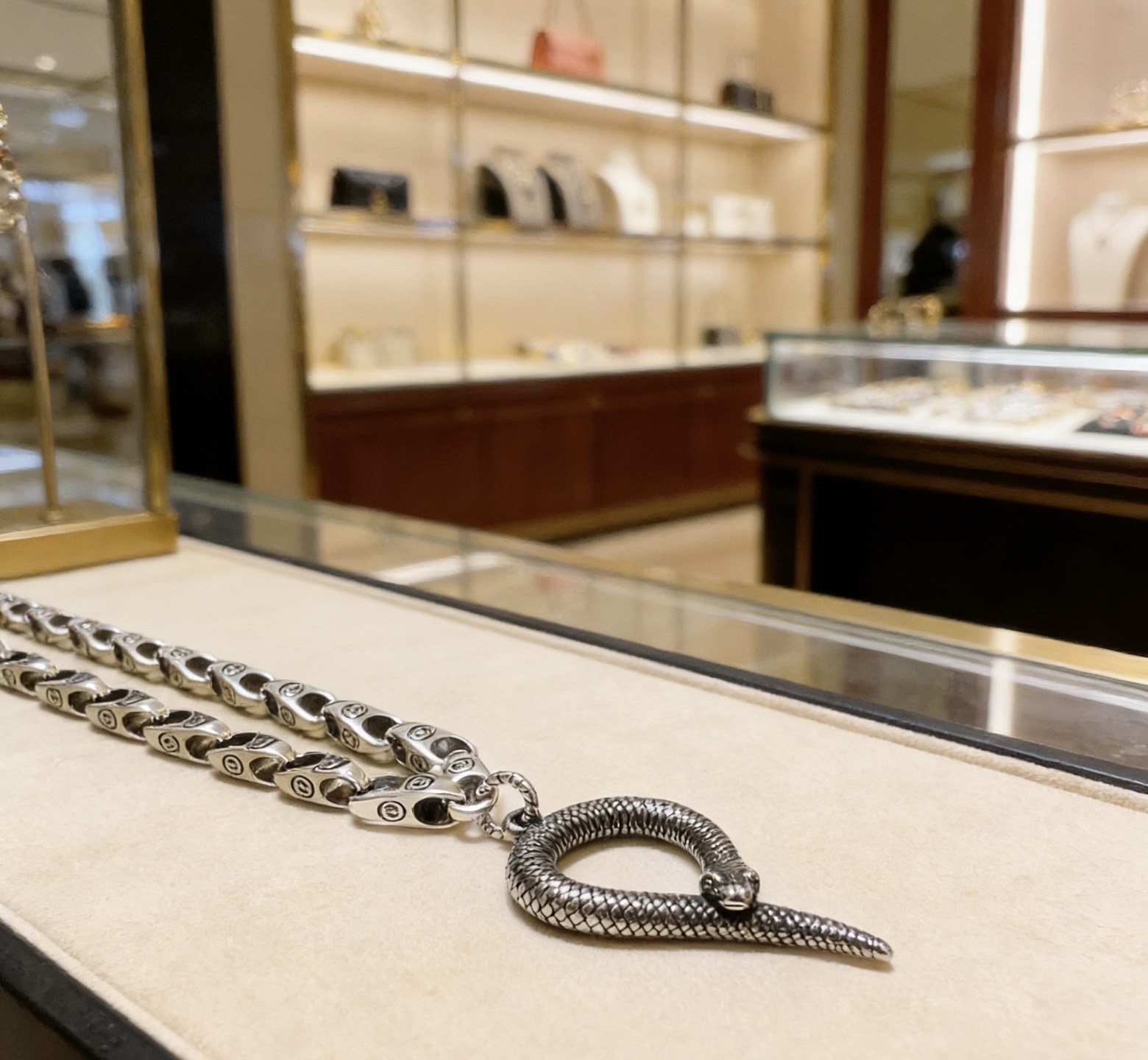 Gucci 太帅啦 𝐆𝐮𝐜𝐜𝐢古驰项链 最新款链条档次更高 款Anger Forest系列双G古驰项链