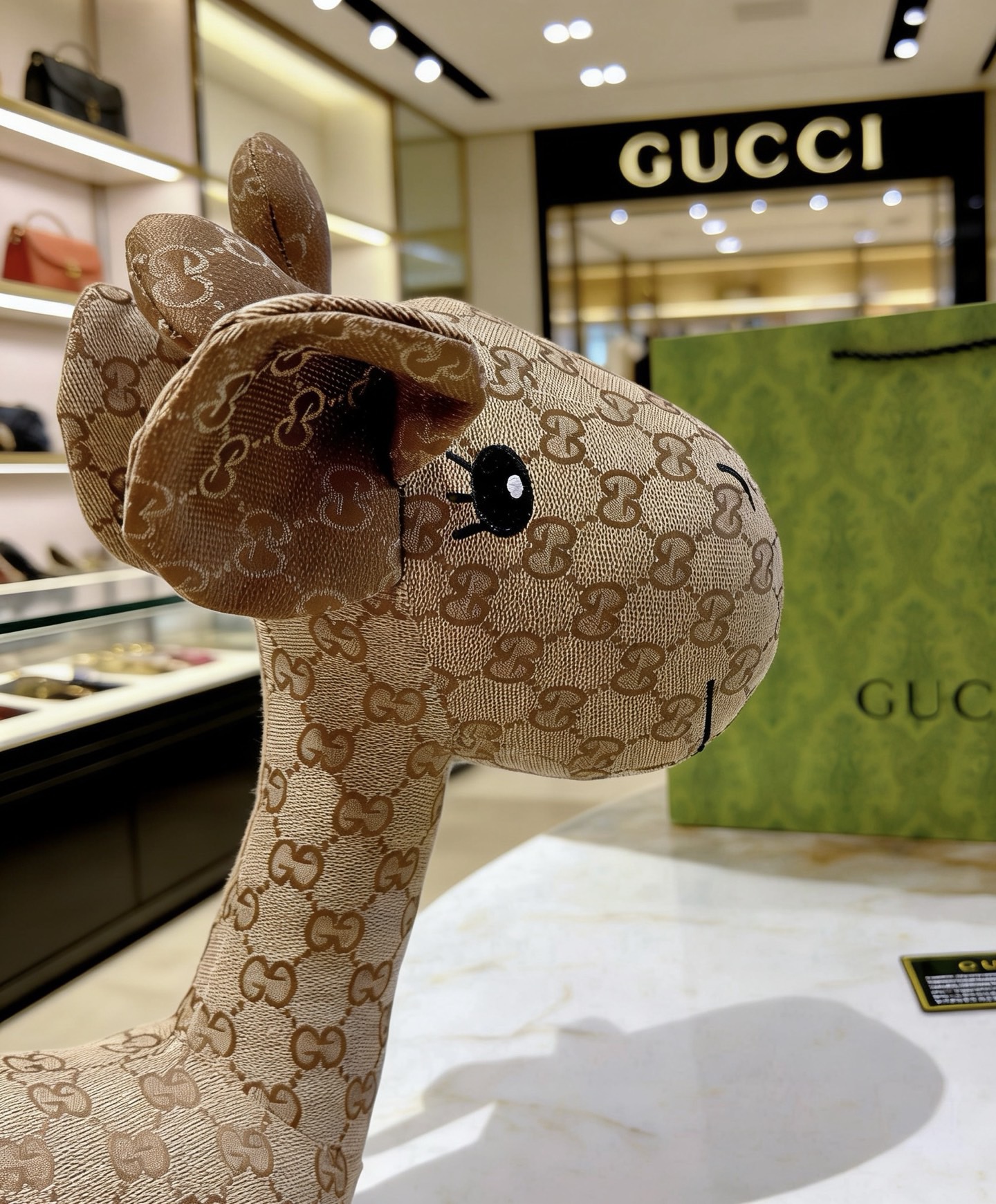 Gucci 来袭 古驰官网首发新品毛驴玩偶独家高品质发售 出口法国订单新品发布 古驰的的一款毛驴公仔