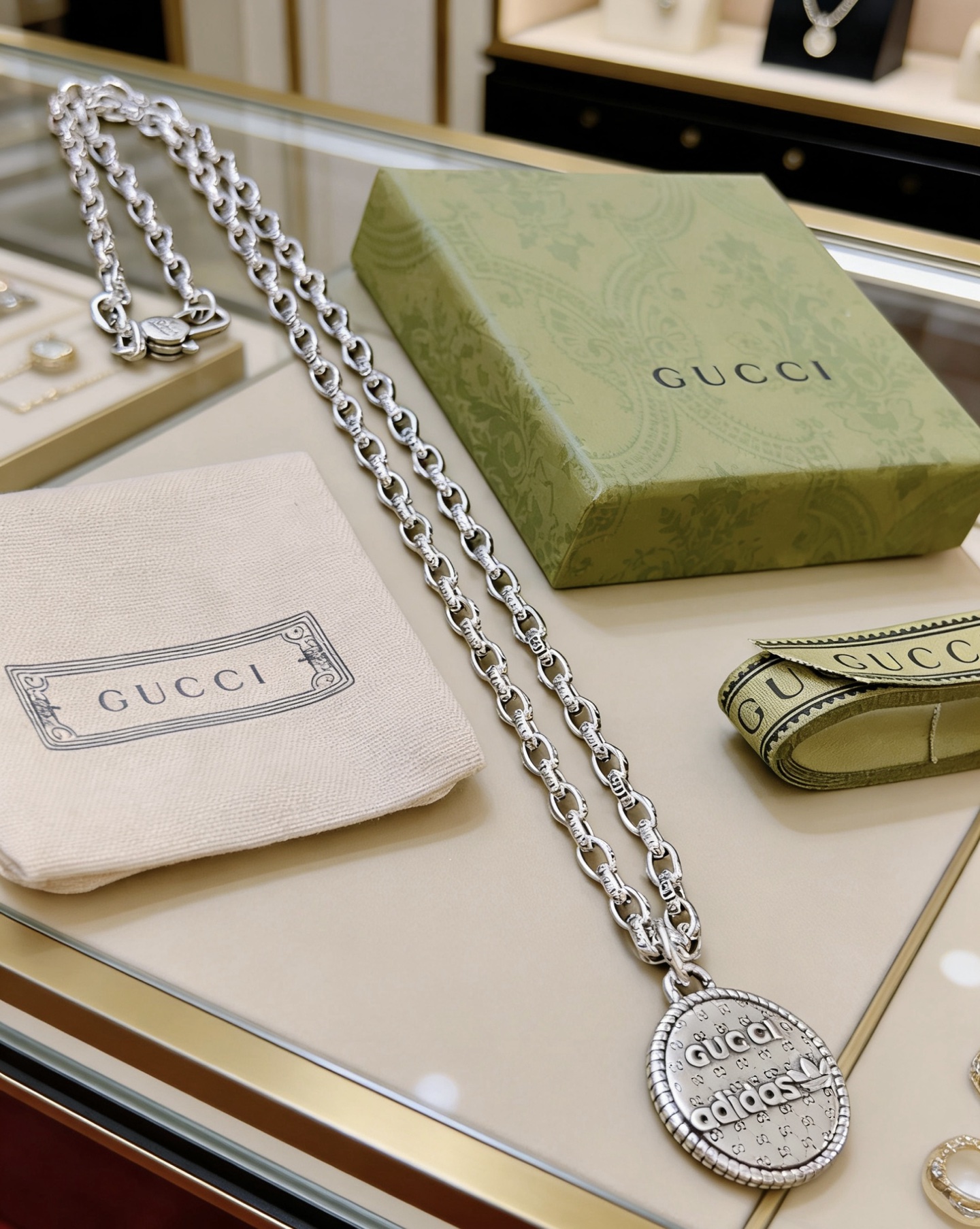 Gucci 不爆不发 抖音带货 首选 𝐆𝐮𝐜𝐜𝐢古驰项链最新款链条档次更高 Anger Forest系列双g设计理念 系列古驰项链
