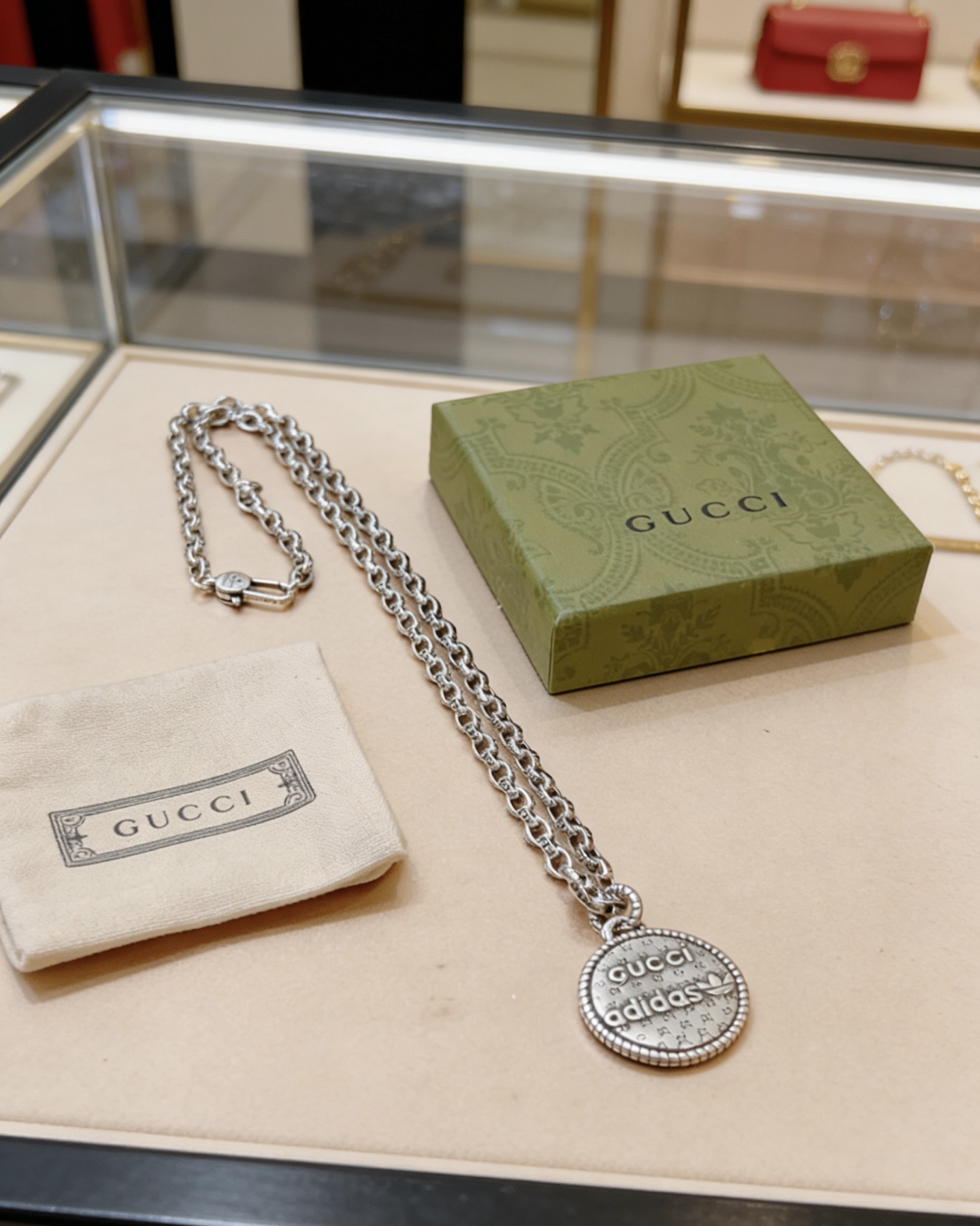 Gucci 不爆不发 抖音带货 首选 𝐆𝐮𝐜𝐜𝐢古驰项链最新款链条档次更高 Anger Forest系列双g设计理念 系列古驰项链