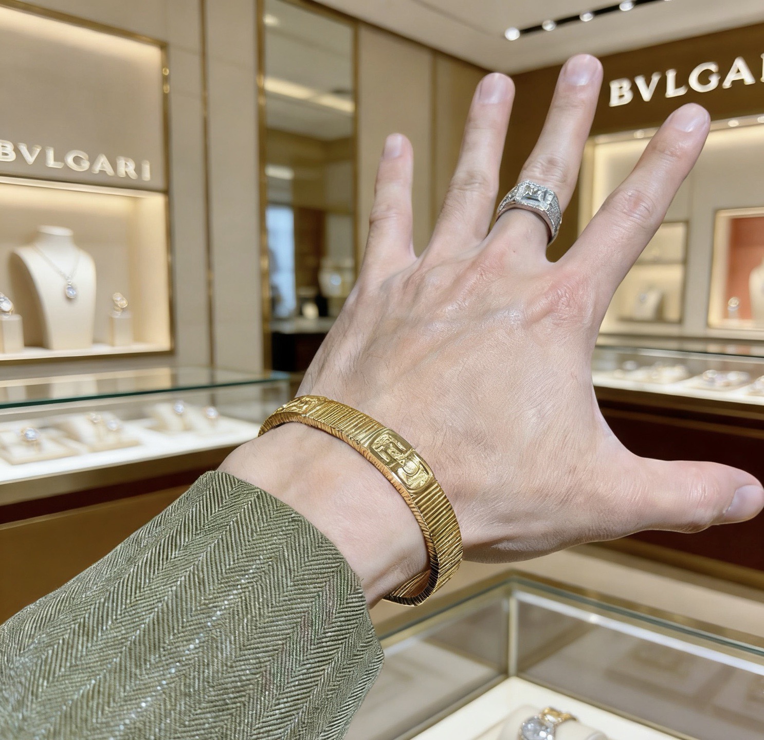 Bvlgari 宝格丽手镯Serpenti Viper系列回形针手镯