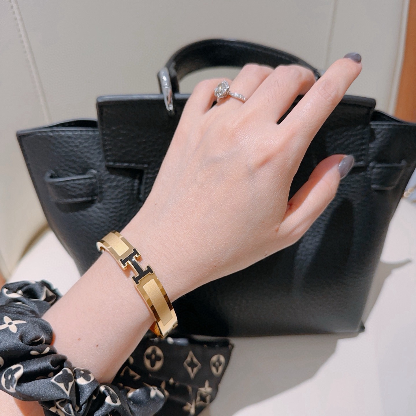 Hermès 爱马仕手镯 太考验师傅的手艺了