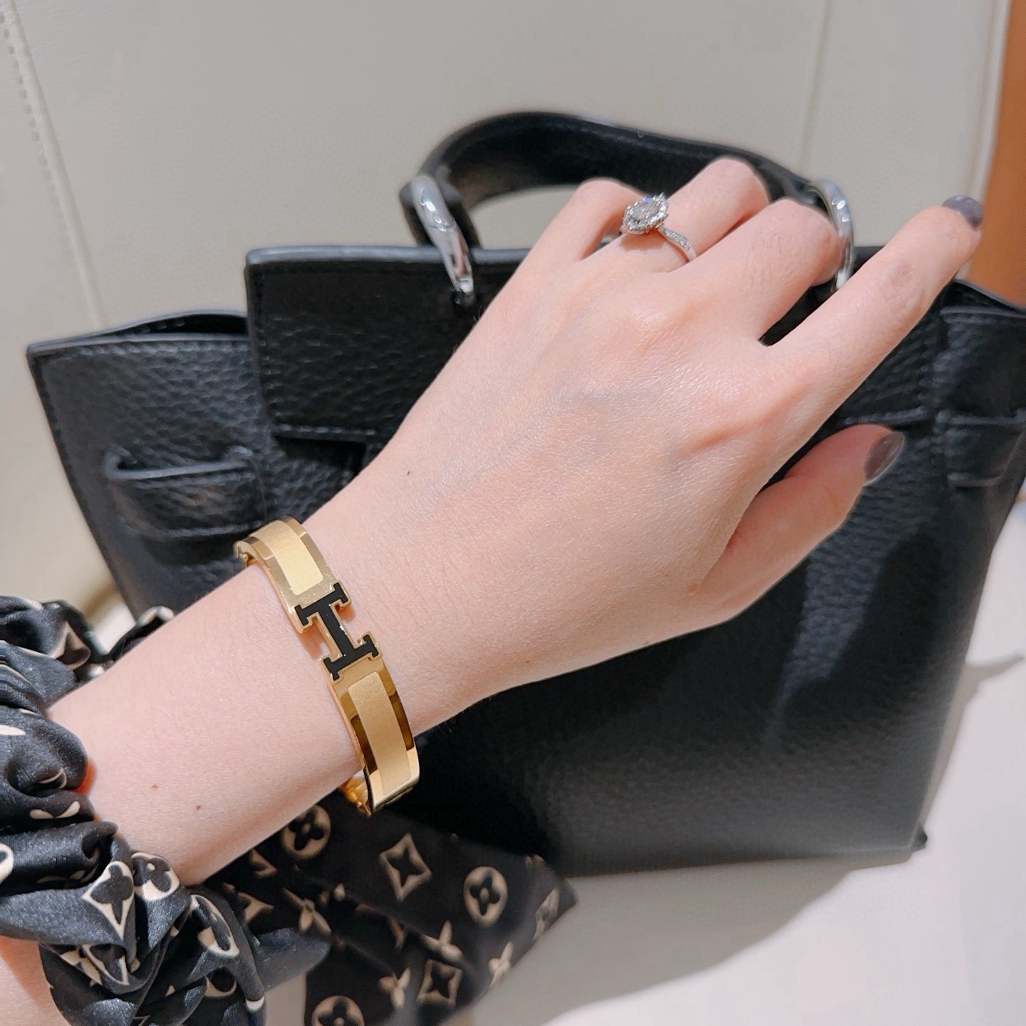 Hermès 爱马仕手镯 太考验师傅的手艺了