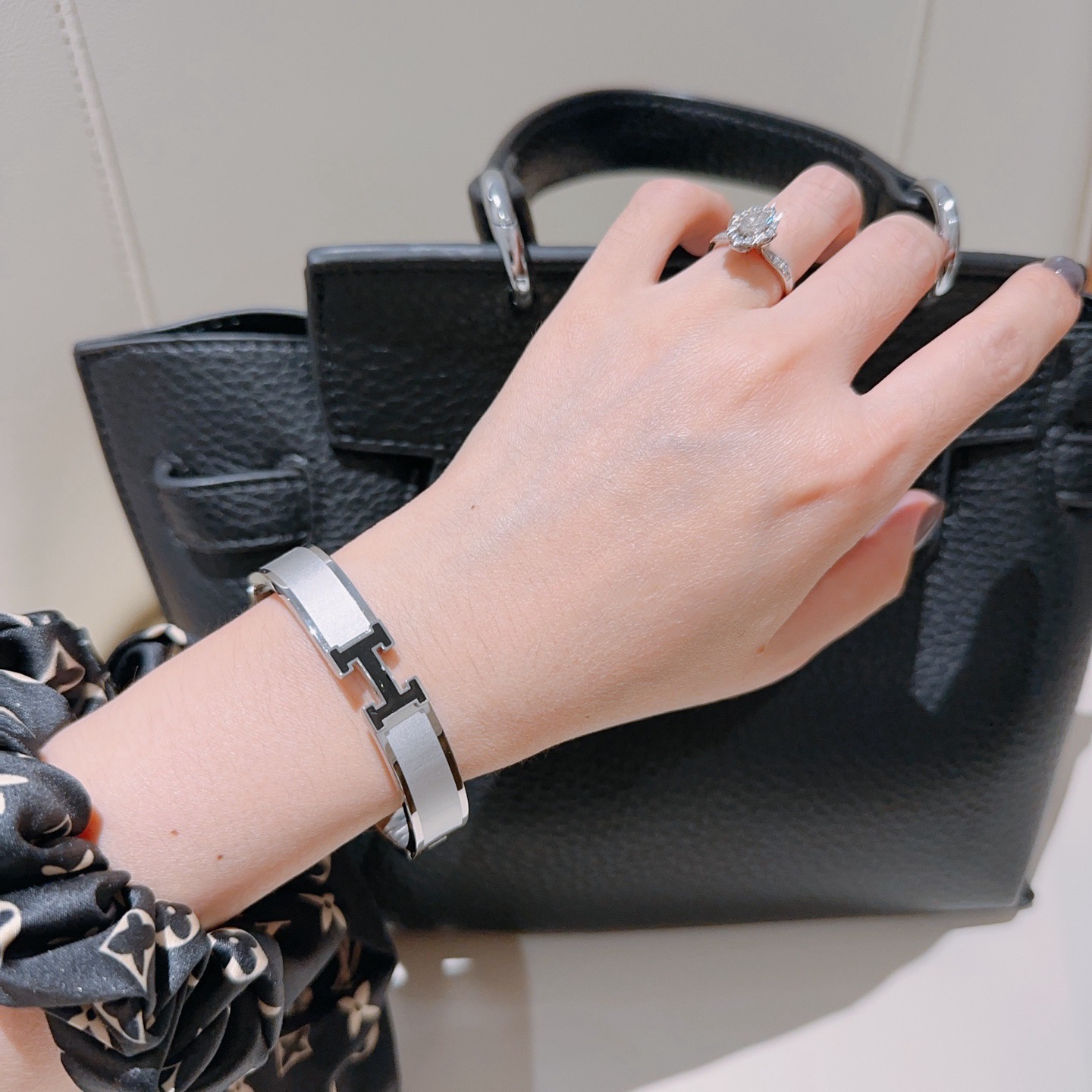 Hermès 爱马仕手镯 太考验师傅的手艺了