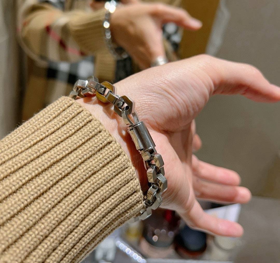 Balenciaga 任带不退色不氧化 新品 巴黎世家手链Balenciaga手链