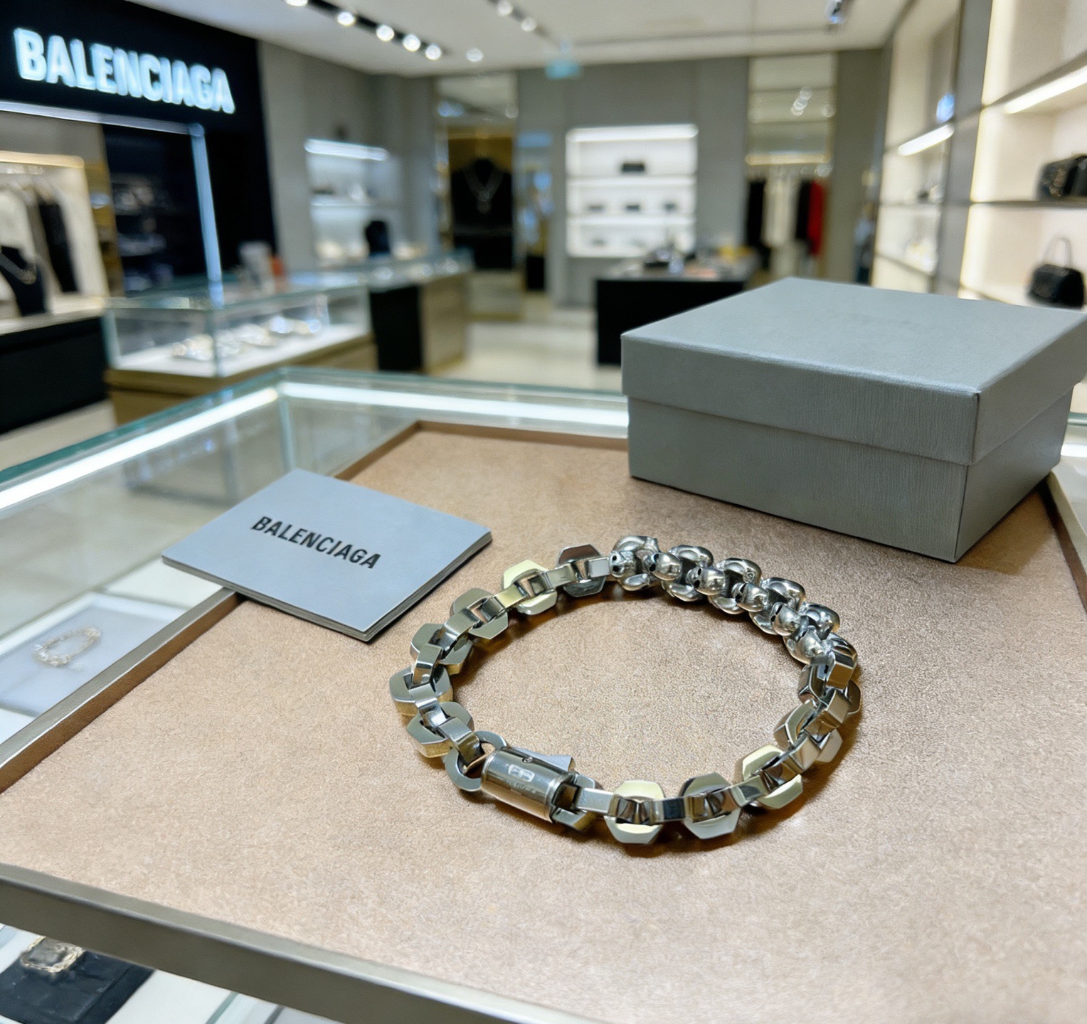 Balenciaga 任带不退色不氧化 新品 巴黎世家手链Balenciaga手链
