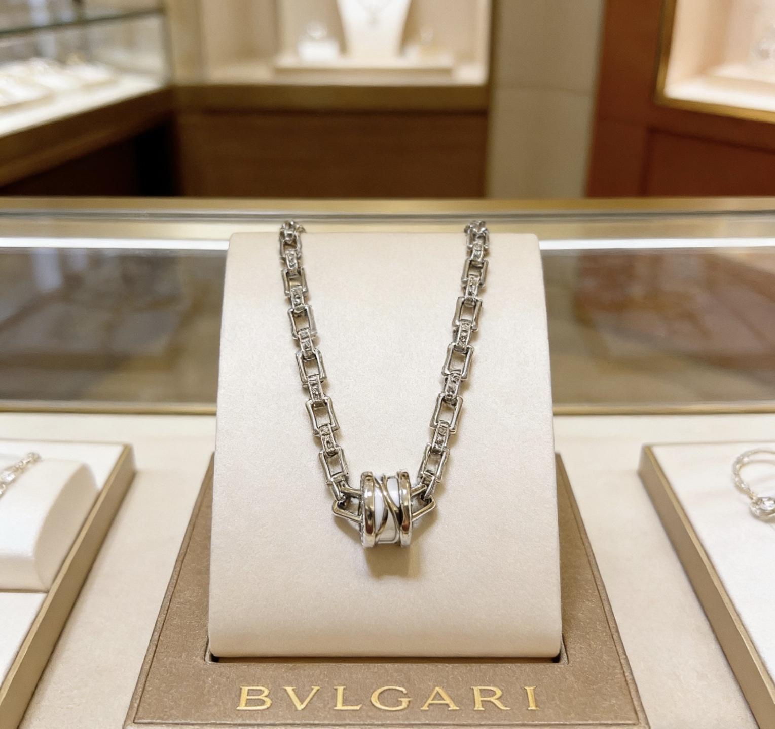 Bvlgari 宝格丽项链V金材质 BVLGARI宝格丽 DIVAS‘ DREAM 系列 品相完美