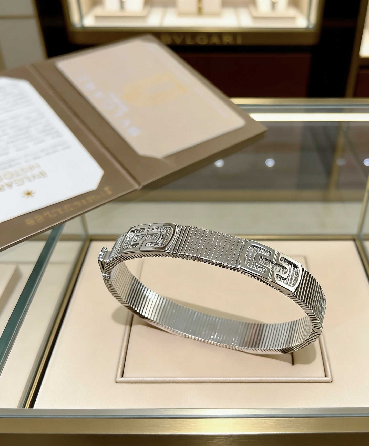 Bvlgari 宝格丽手镯Serpenti Viper系列回形针手镯