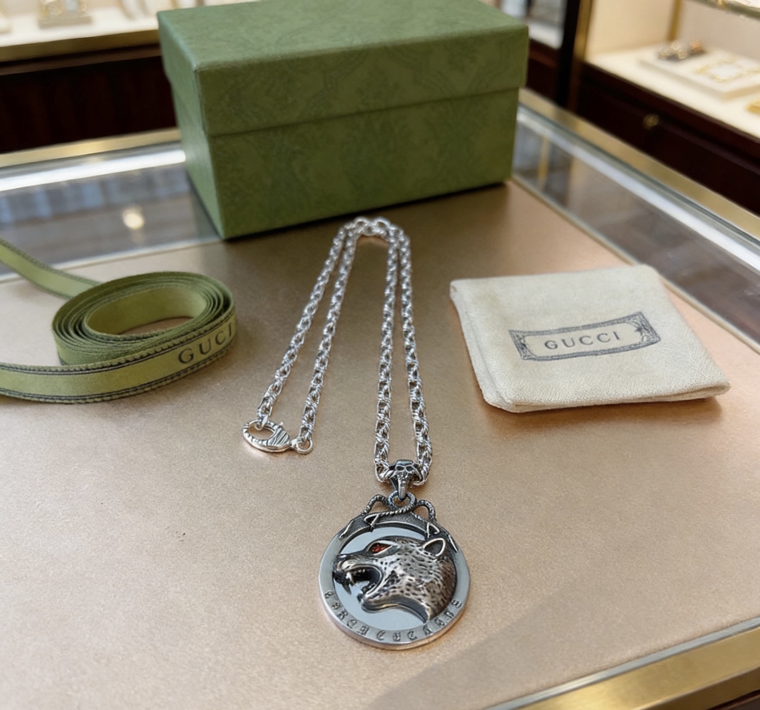 Gucci 不爆不发 古驰官网新款同步更新 抖音带货 首选 𝐆𝐮𝐜𝐜𝐢古驰项链最新款链条档次更高 Anger Forest系列双g图案古驰项链 定制项链