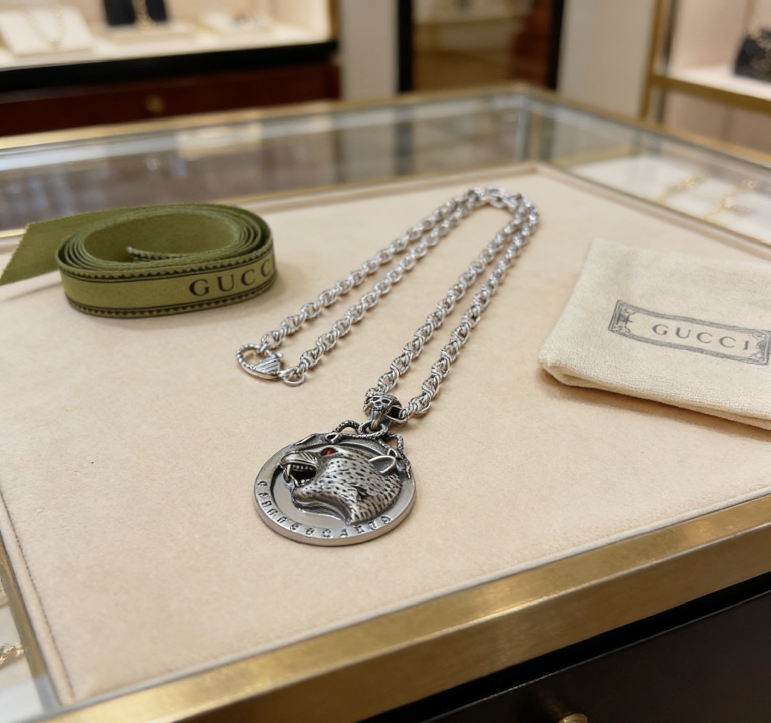 Gucci 不爆不发 古驰官网新款同步更新 抖音带货 首选 𝐆𝐮𝐜𝐜𝐢古驰项链最新款链条档次更高 Anger Forest系列双g图案古驰项链 定制项链