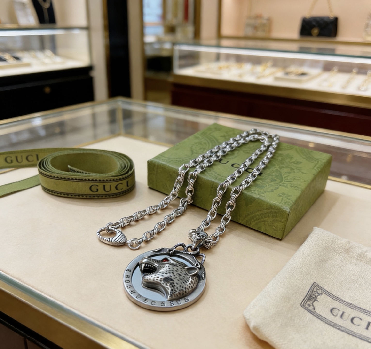 Gucci 不爆不发 古驰官网新款同步更新 抖音带货 首选 𝐆𝐮𝐜𝐜𝐢古驰项链最新款链条档次更高 Anger Forest系列双g图案古驰项链 定制项链