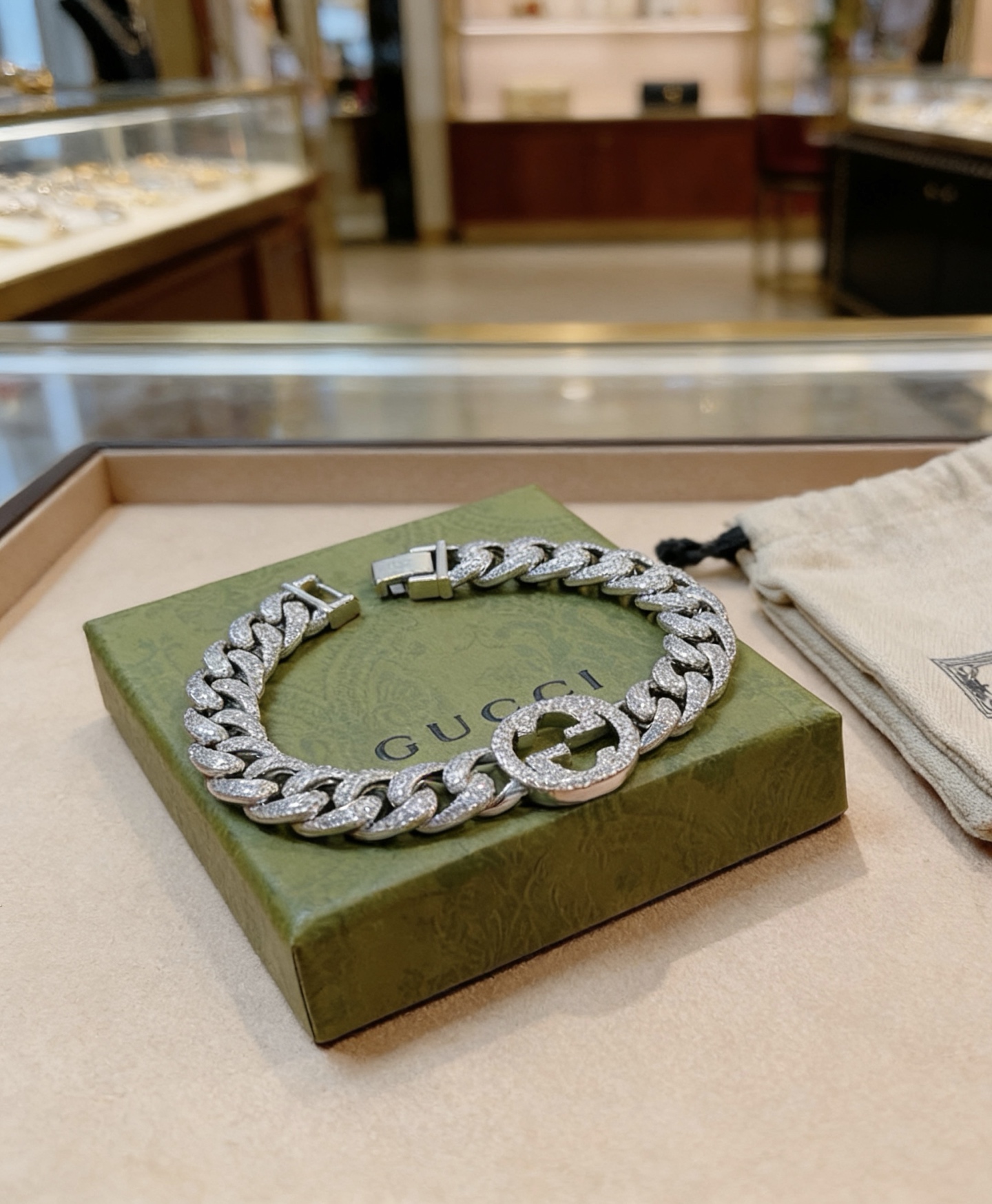 Gucci 最新出炉满钻奢华古驰手链 Gucci古驰手链最新款的