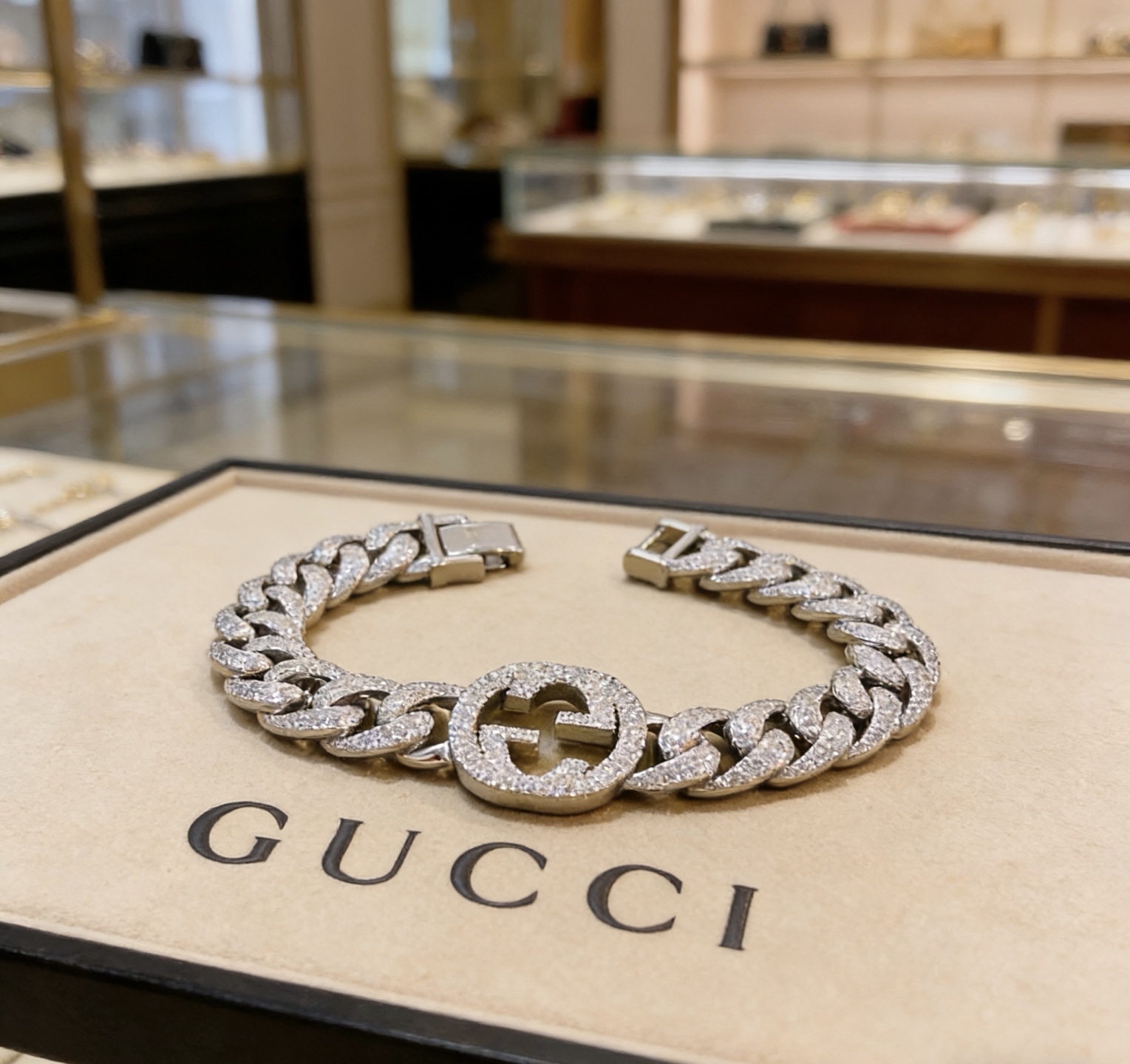 Gucci 最新出炉满钻奢华古驰手链 Gucci古驰手链最新款的