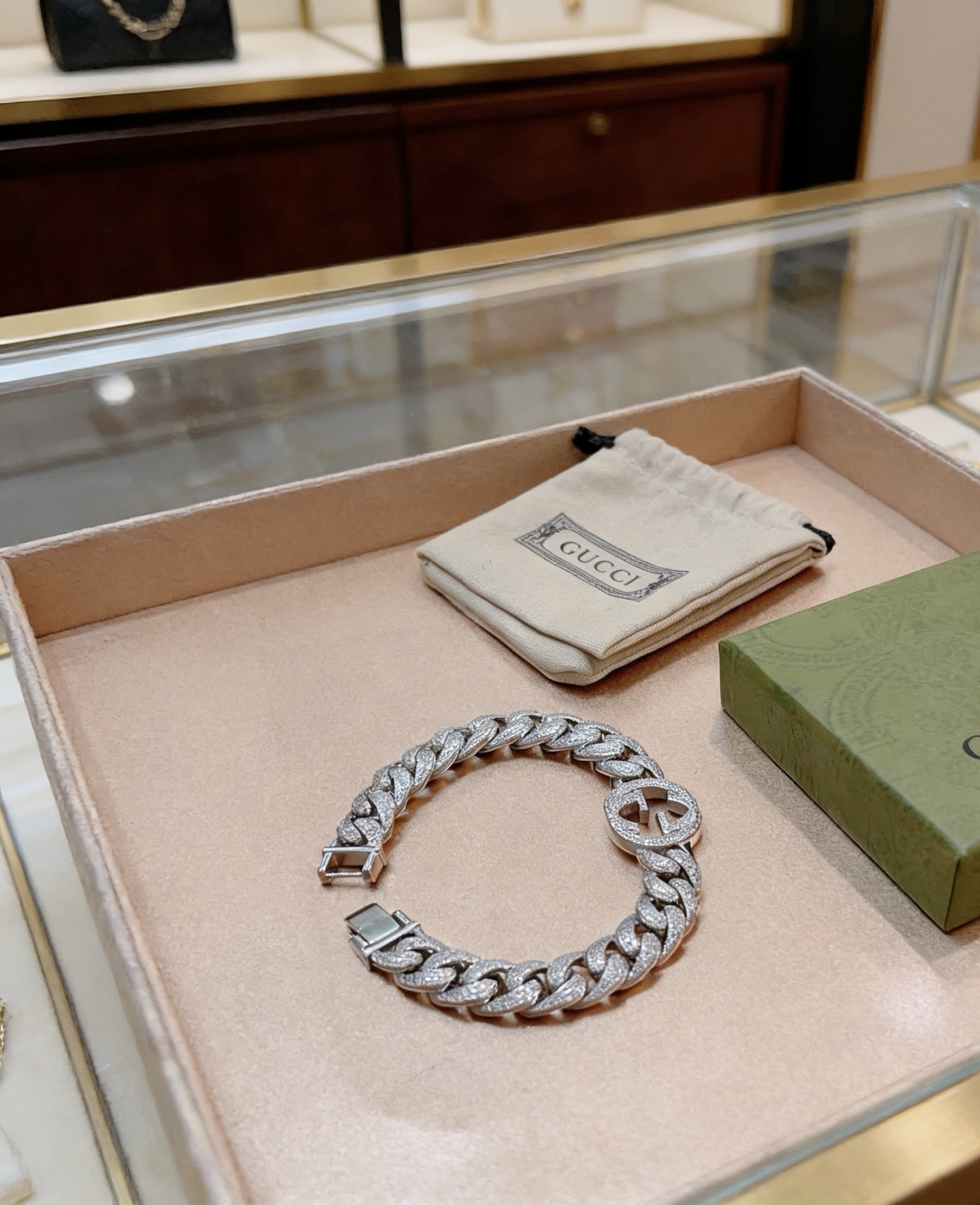 Gucci 最新出炉满钻奢华古驰手链 Gucci古驰手链最新款的