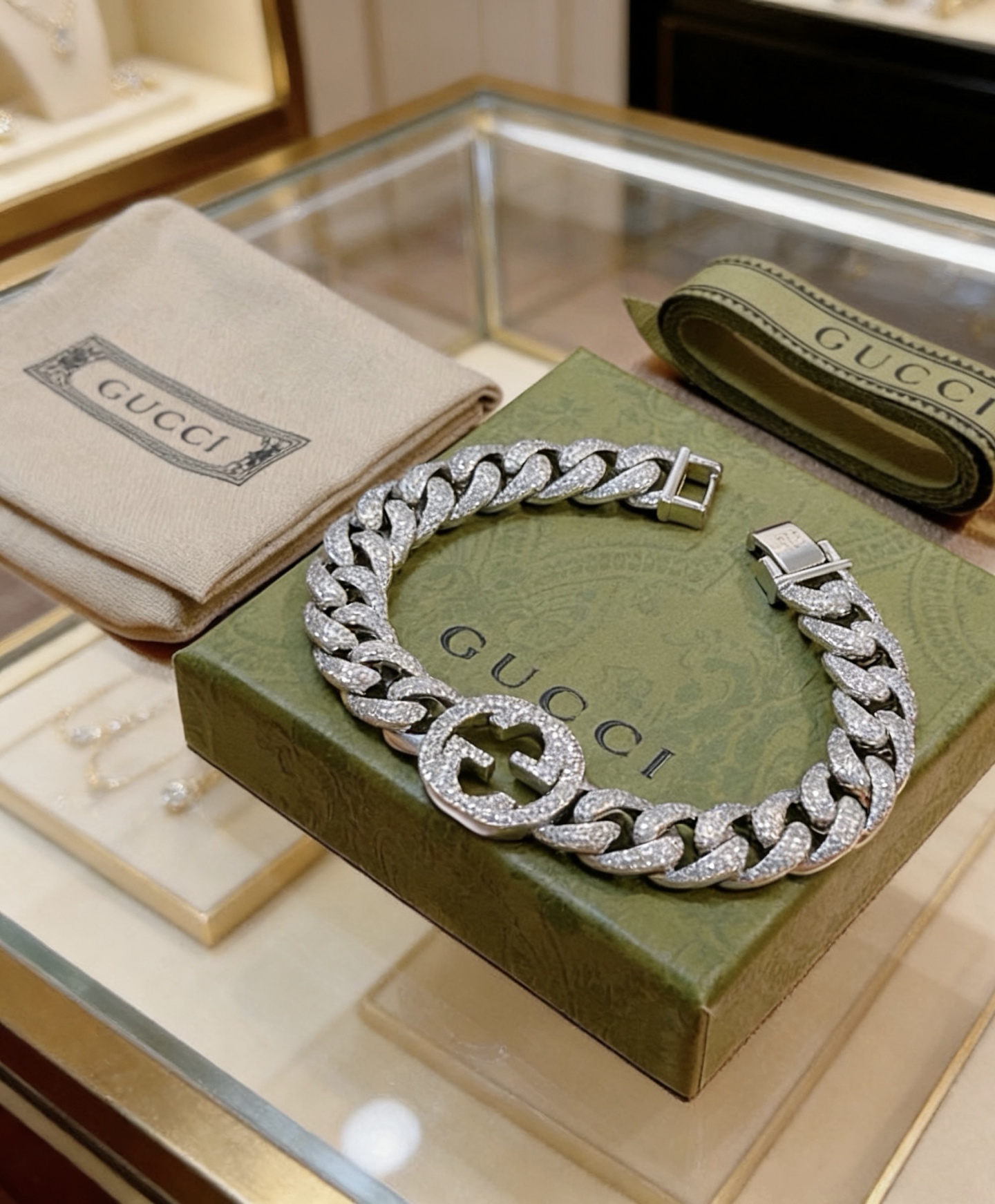 Gucci 最新出炉满钻奢华古驰手链 Gucci古驰手链最新款的