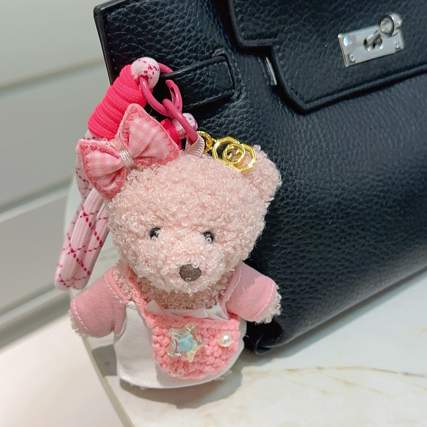 Gucci 新品发布 𝐆𝐮𝐜𝐜𝐢古驰钥匙扣 古驰包包扣 最新款包包挂饰档次更高 Anger Forest系列双G 款联名设计理念钥匙扣系列