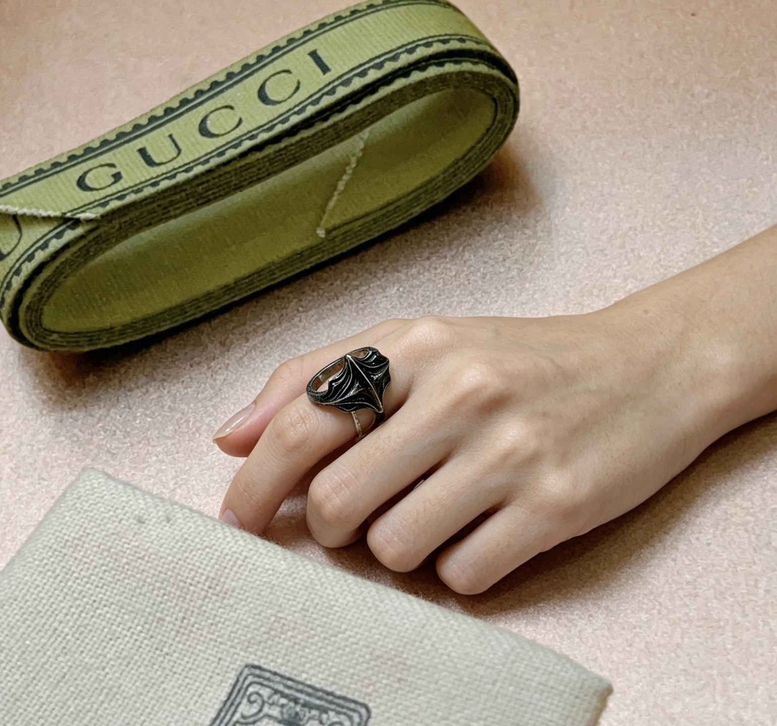 Gucci 𝐆𝐮𝐜𝐜𝐢古驰戒指最新款式个性设计理念档次更高 Anger Forest系列双G纯手工制作工艺 古驰戒指