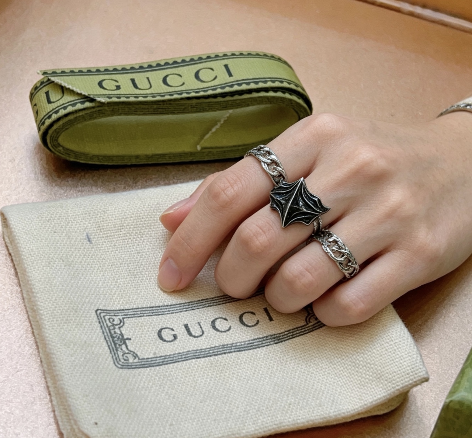 Gucci 𝐆𝐮𝐜𝐜𝐢古驰戒指最新款式个性设计理念档次更高 Anger Forest系列双G纯手工制作工艺 古驰戒指