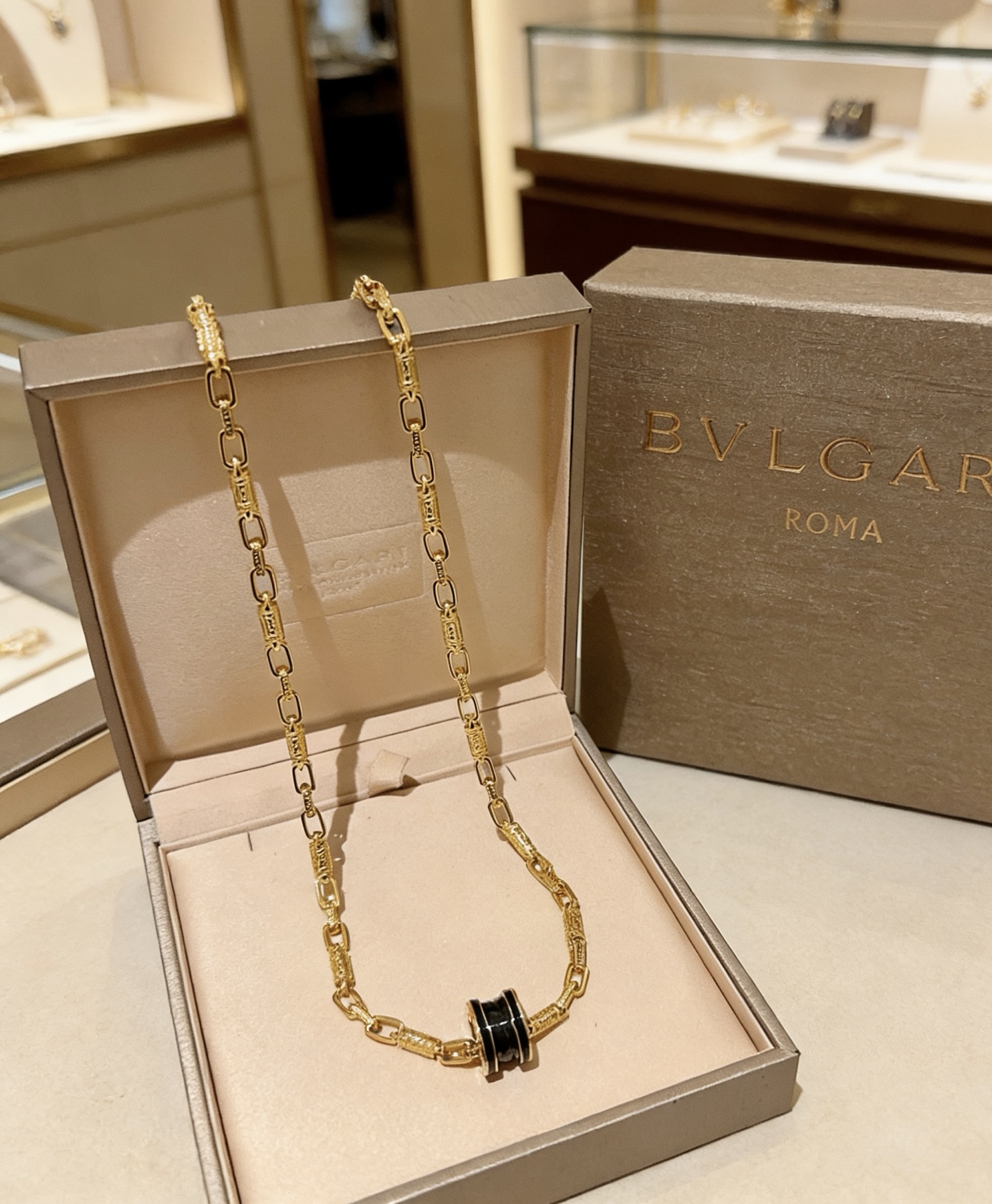 Bvlgari 宝格丽项链V金材质 BVLGARI宝格丽 DIVAS‘ DREAM 系列 品相完美