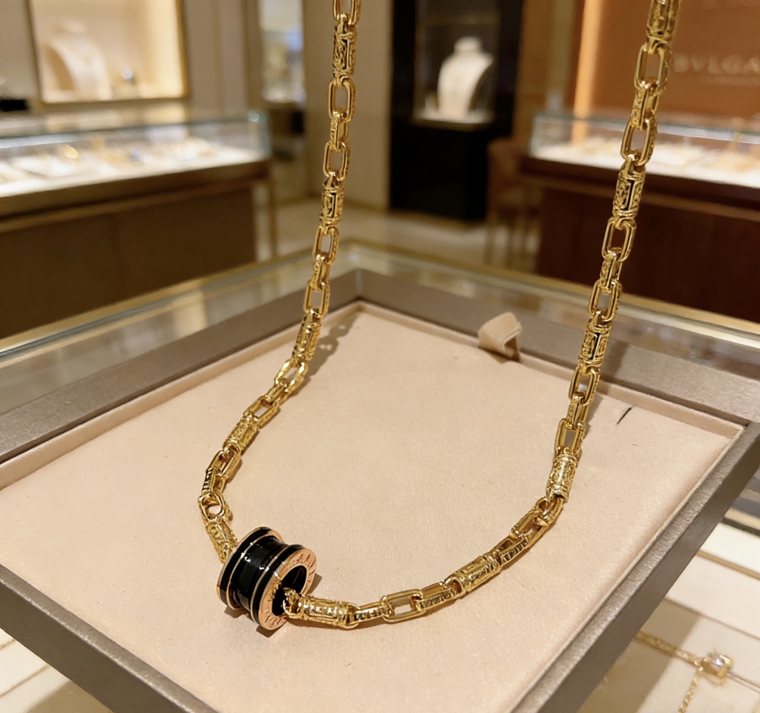 Bvlgari 宝格丽项链V金材质 BVLGARI宝格丽 DIVAS‘ DREAM 系列 品相完美