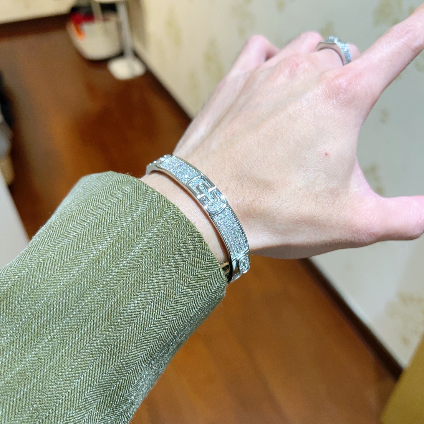 Bvlgari 宝格丽手镯Serpenti Viper系列回形针手镯